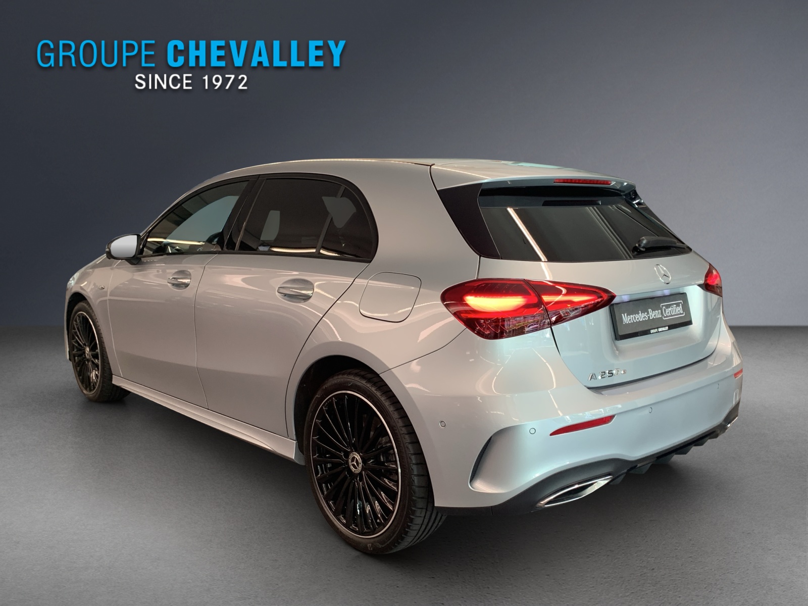 MERCEDES-BENZ A 250 e 8G-DCT-showroom-element-2