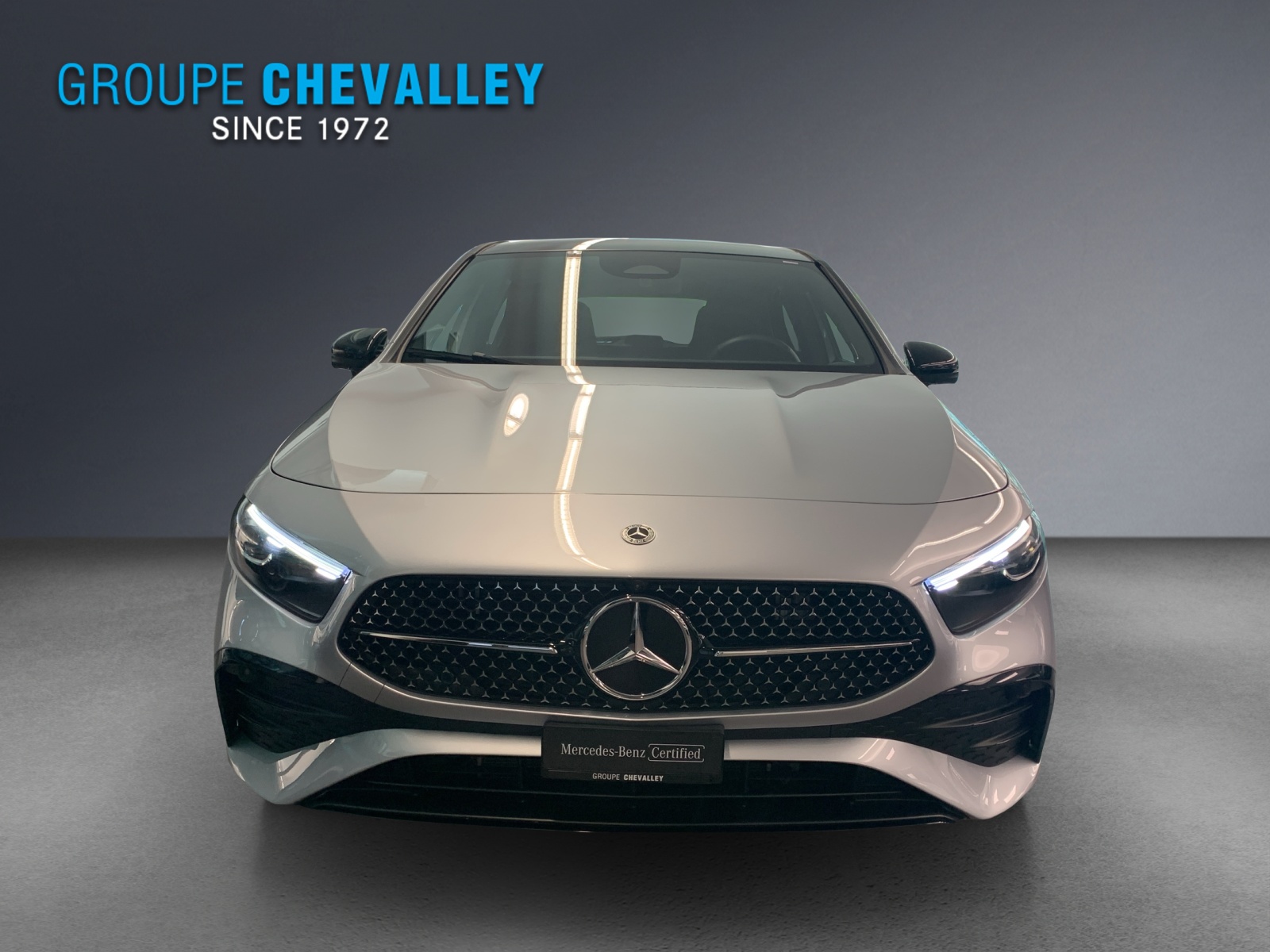 MERCEDES-BENZ A 250 e 8G-DCT-showroom-element-1