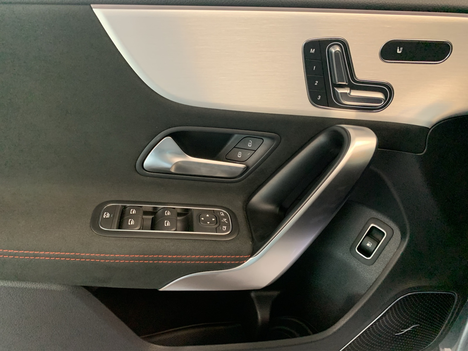 MERCEDES-BENZ A 250 e 8G-DCT-image-9