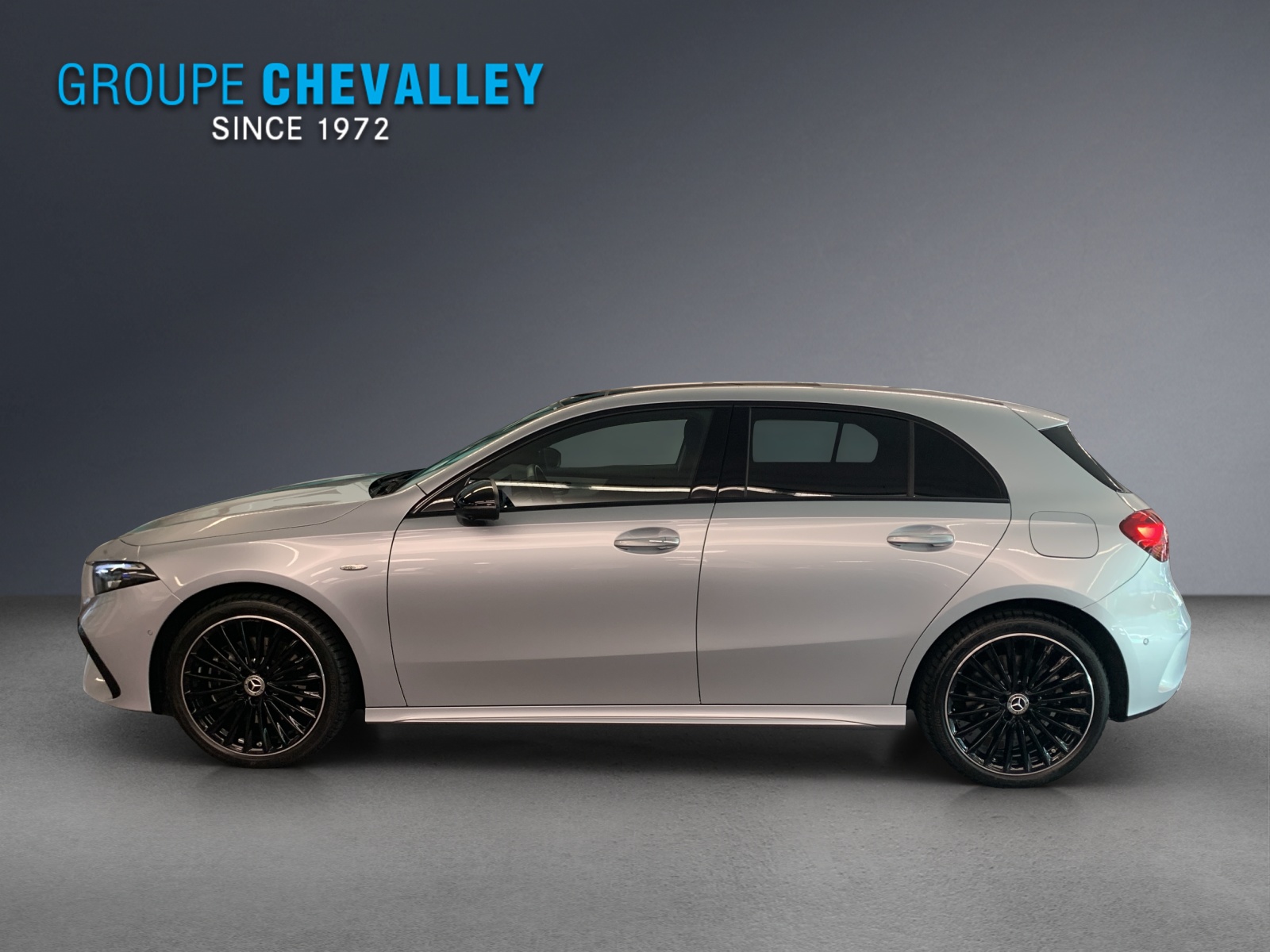 MERCEDES-BENZ A 250 e 8G-DCT-showroom-element-3