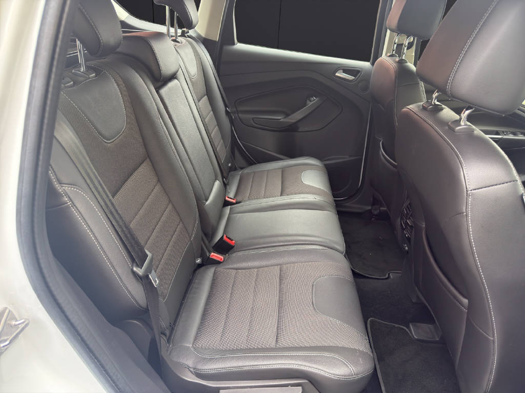 FORD Kuga 1.6 EcoB Titanium-image-11