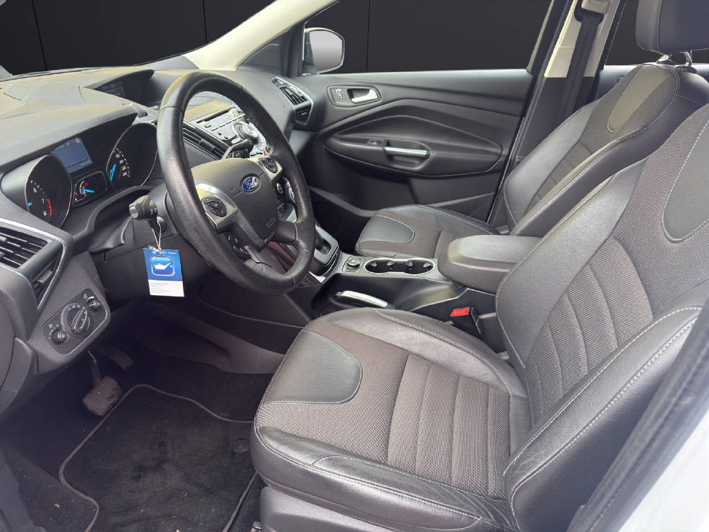 FORD Kuga 1.6 EcoB Titanium-image-8