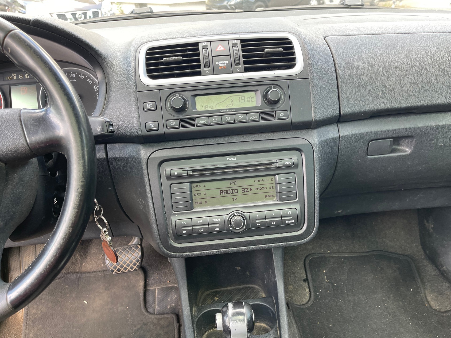 SKODA Roomster 1.6 Scout Automatic-image-9