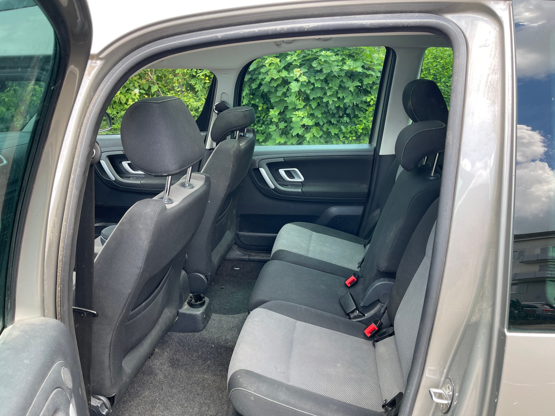 SKODA Roomster 1.6 Scout Automatic-image-7