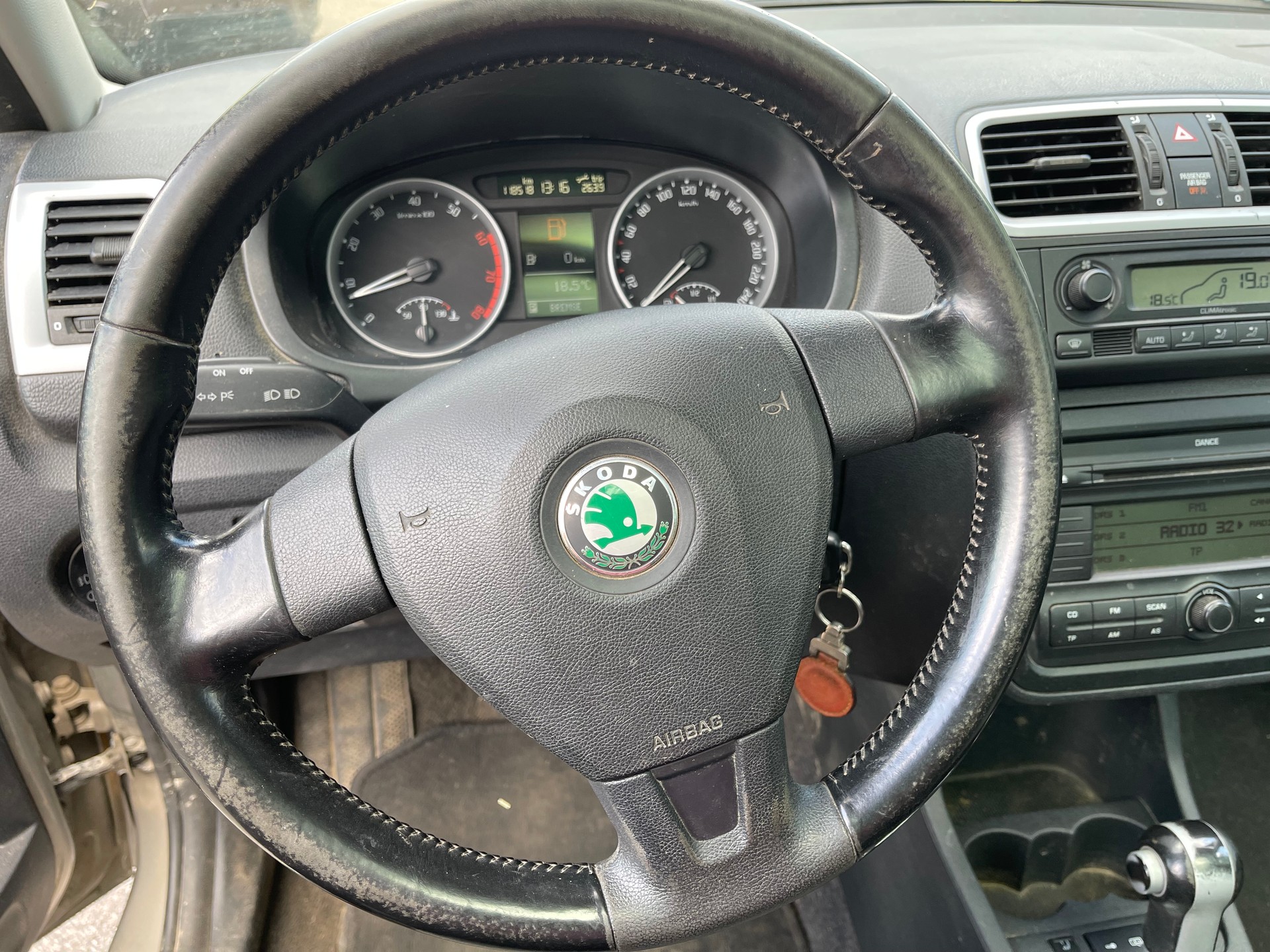 SKODA Roomster 1.6 Scout Automatic-image-10