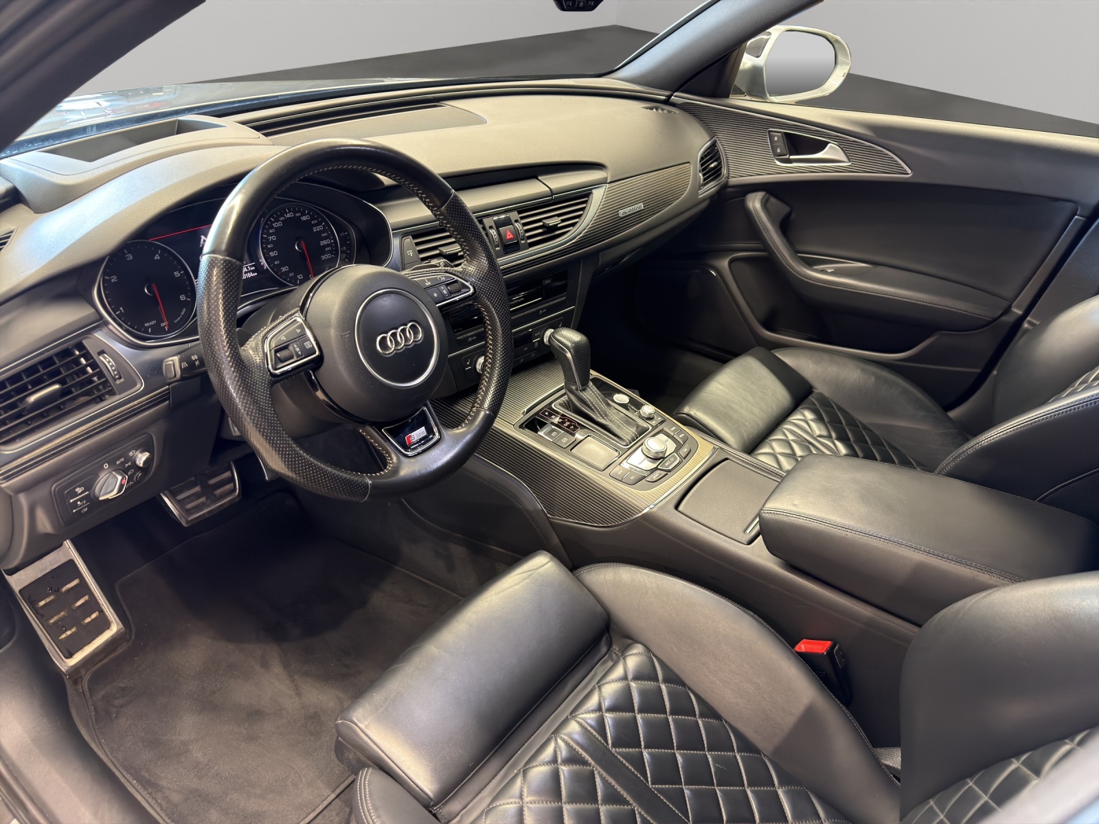 AUDI A6 Avant 3.0 TDI V6 quattro S-tronic-image-8