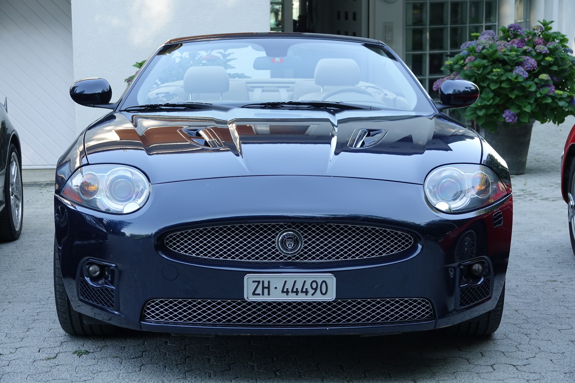 JAGUAR XKR Supercharged 4.2 V8 Convertible-image-1