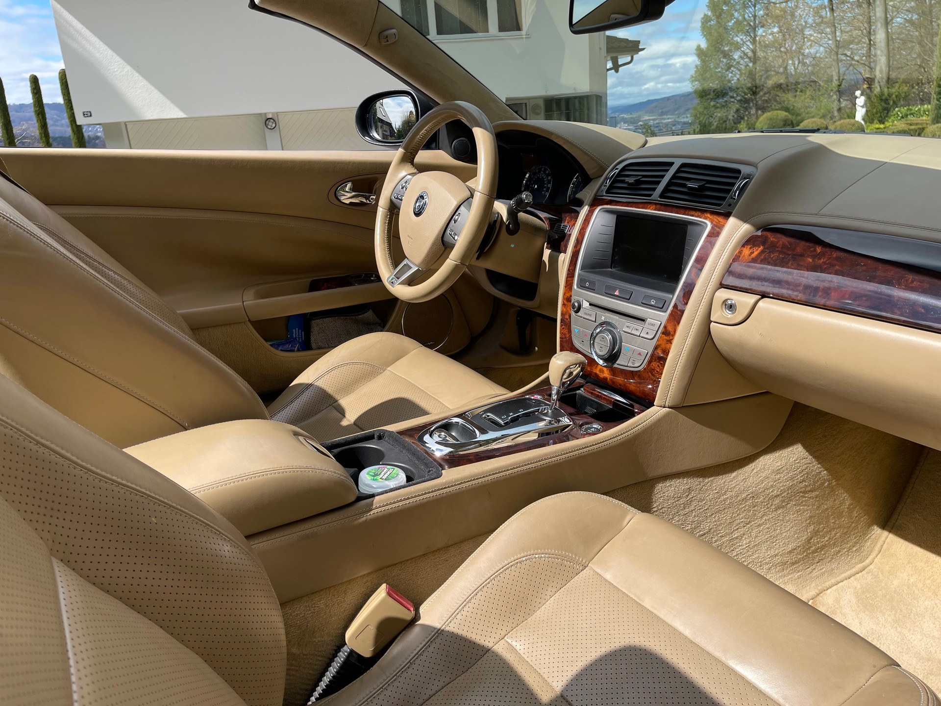 JAGUAR XKR Supercharged 4.2 V8 Convertible-image-4