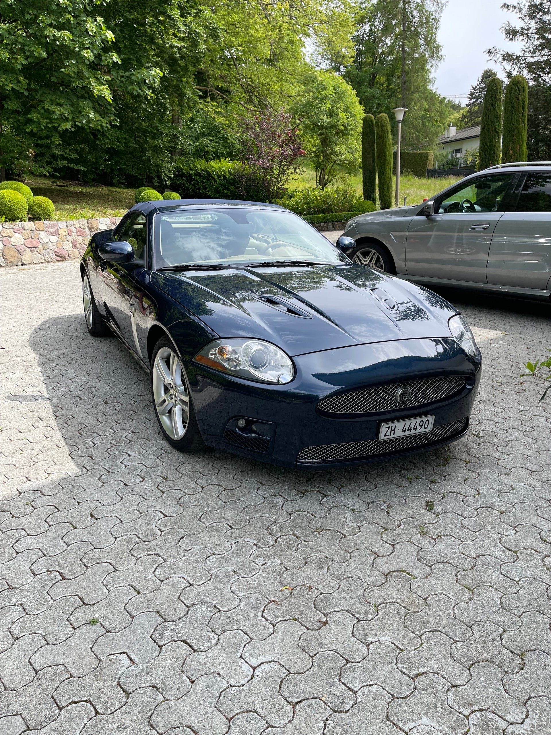 JAGUAR XKR Supercharged 4.2 V8 Convertible-image-9