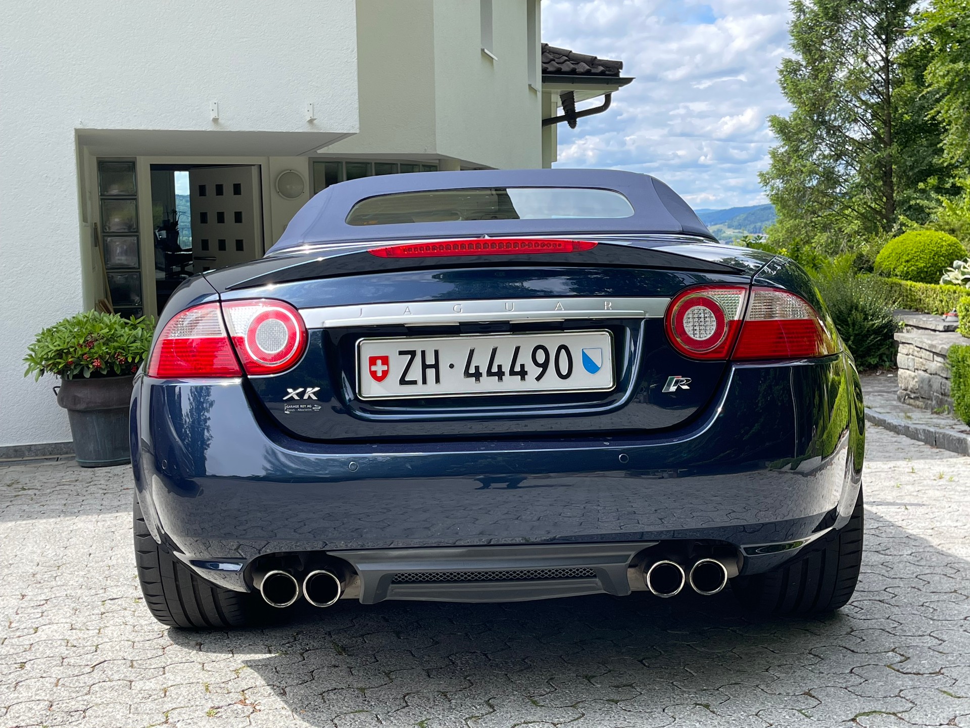 JAGUAR XKR Supercharged 4.2 V8 Convertible-image-2