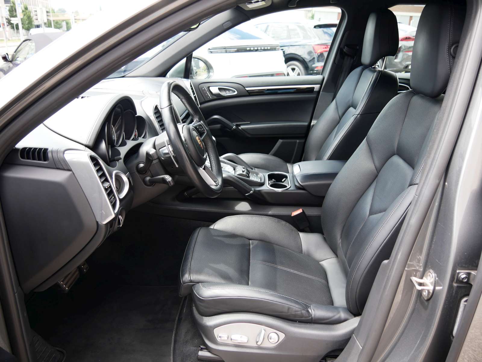 PORSCHE Cayenne S-image-6