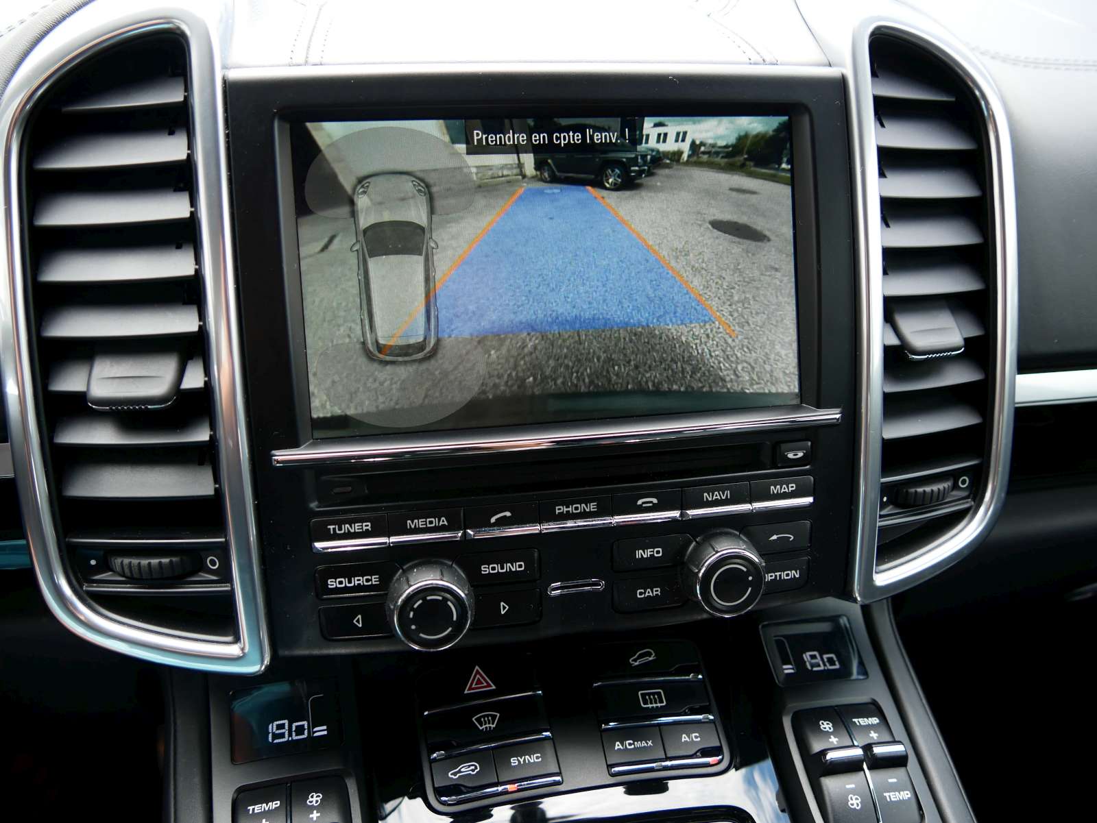 PORSCHE Cayenne S-image-9