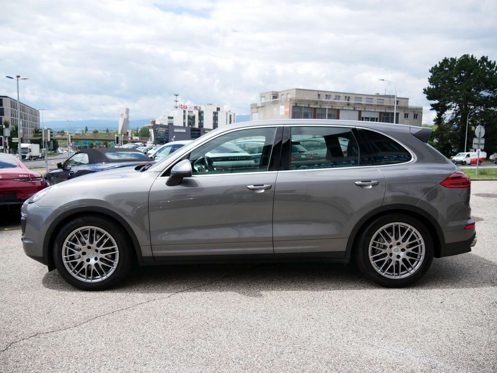PORSCHE Cayenne S-image-1