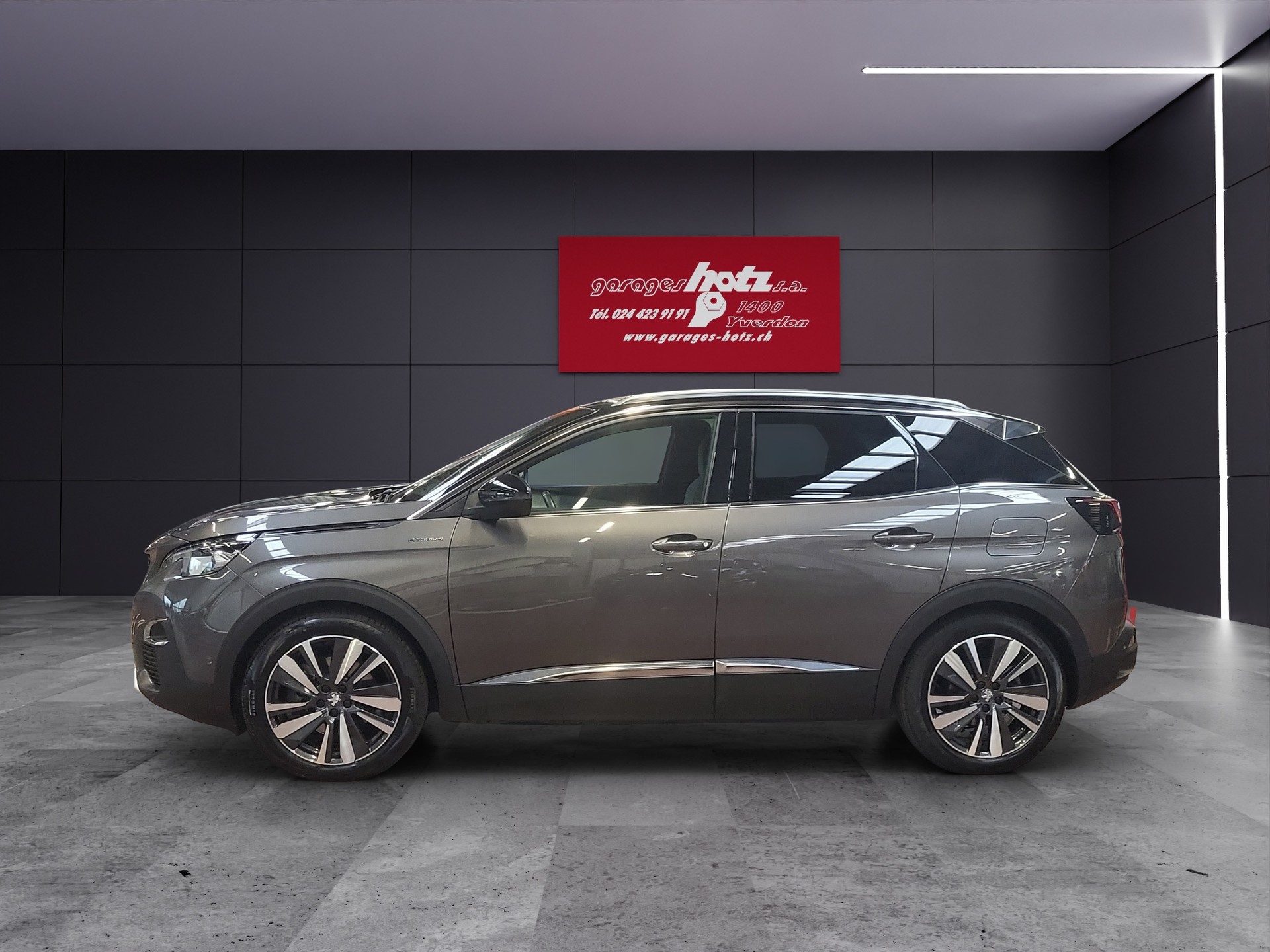 PEUGEOT 3008 1.6 Plug-in Hybrid4 GT-showroom-element-1