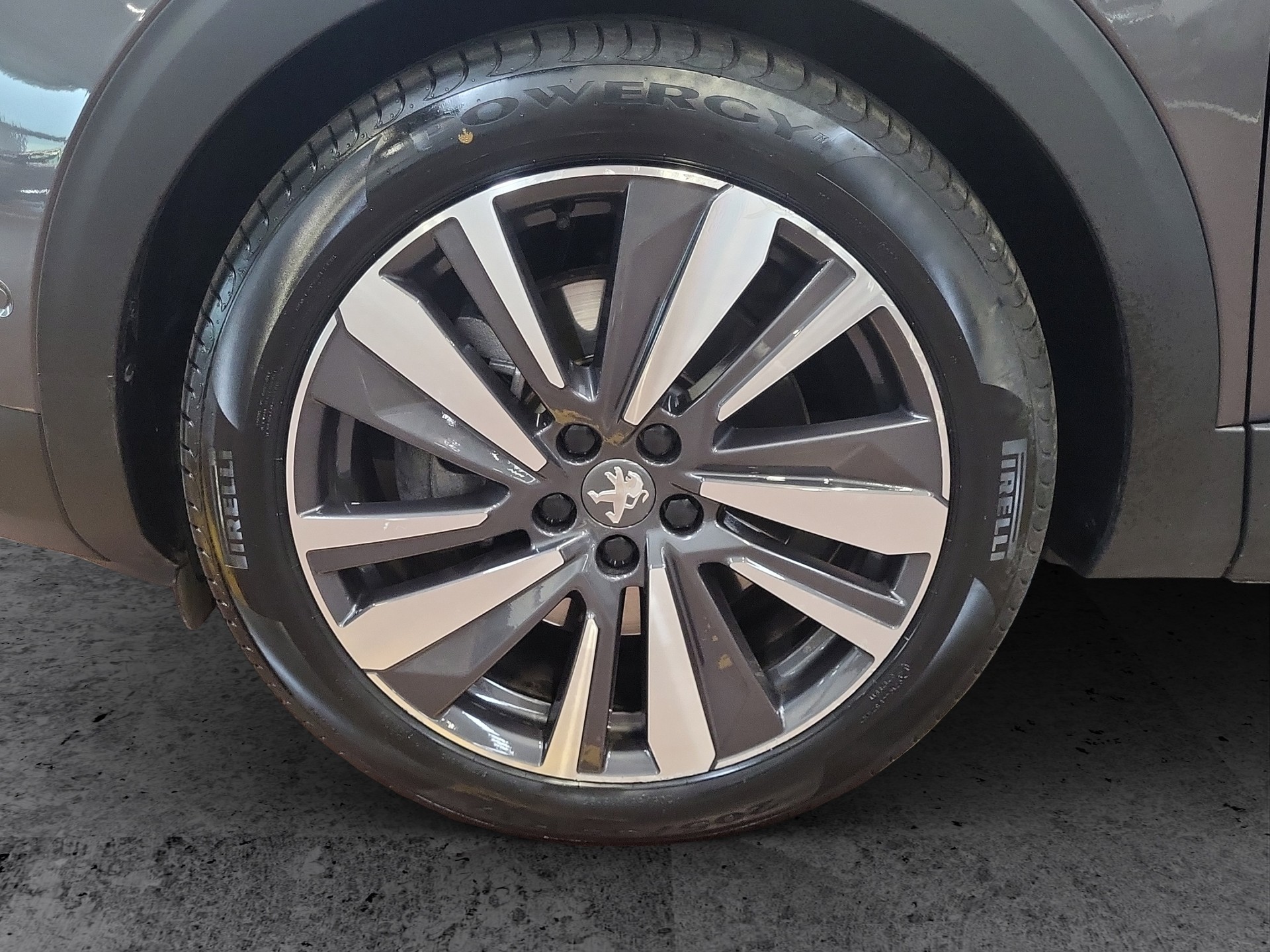 PEUGEOT 3008 1.6 Plug-in Hybrid4 GT-showroom-element-3