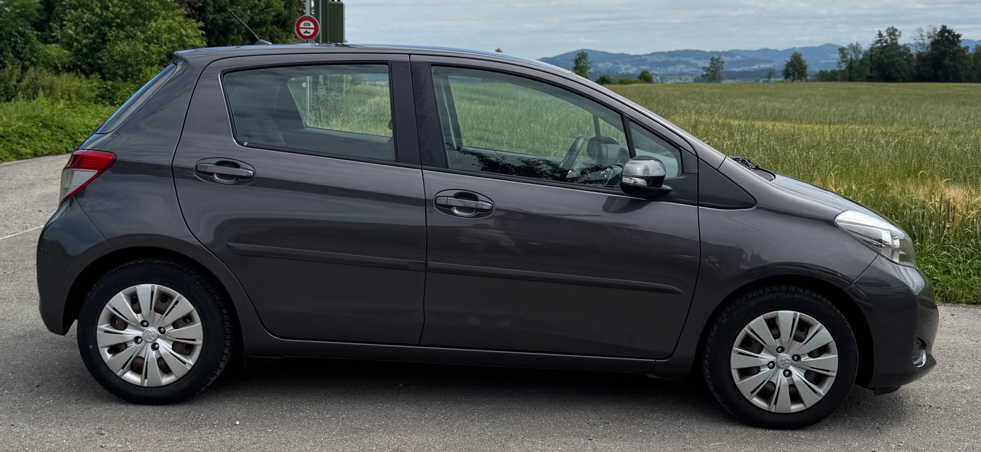 TOYOTA Yaris 1.33 Luna * Anhängerkupplung *-image-9