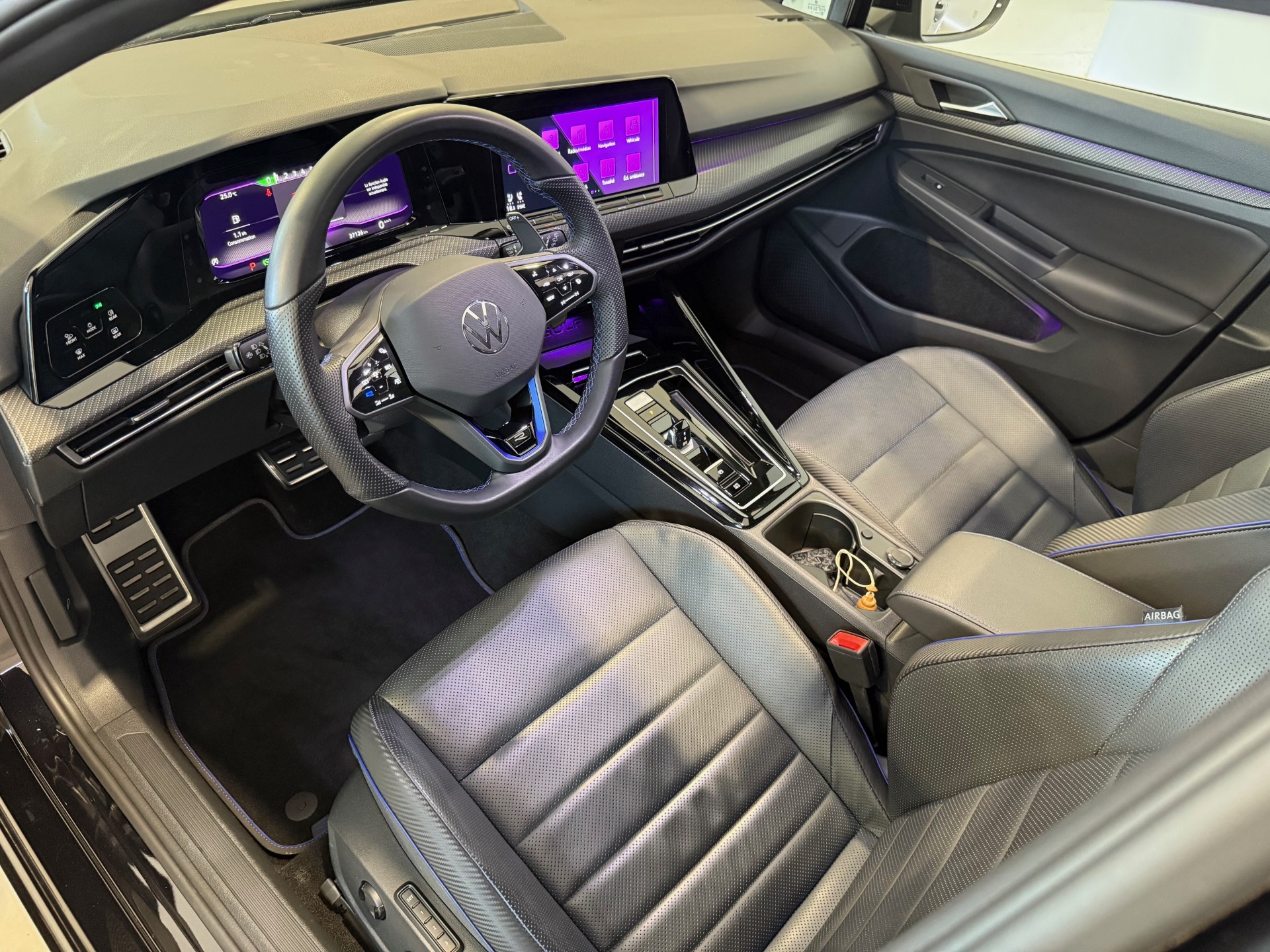 VW Golf 2.0 TSI R DSG 4Motion Black Edition-image-9