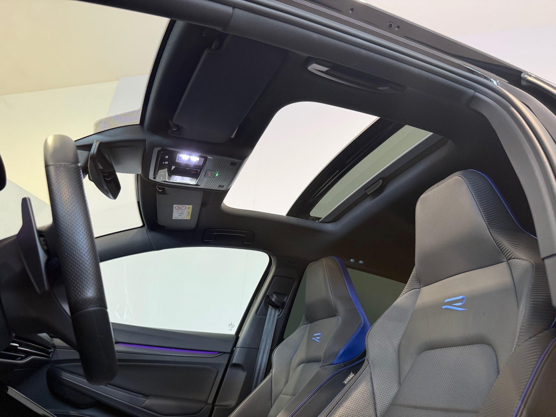 VW Golf 2.0 TSI R DSG 4Motion Black Edition-image-11