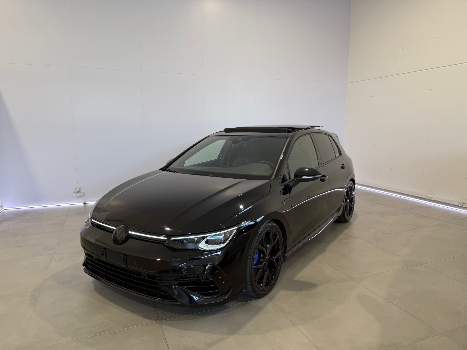 VW Golf 2.0 TSI R DSG 4Motion Black Edition-image-1