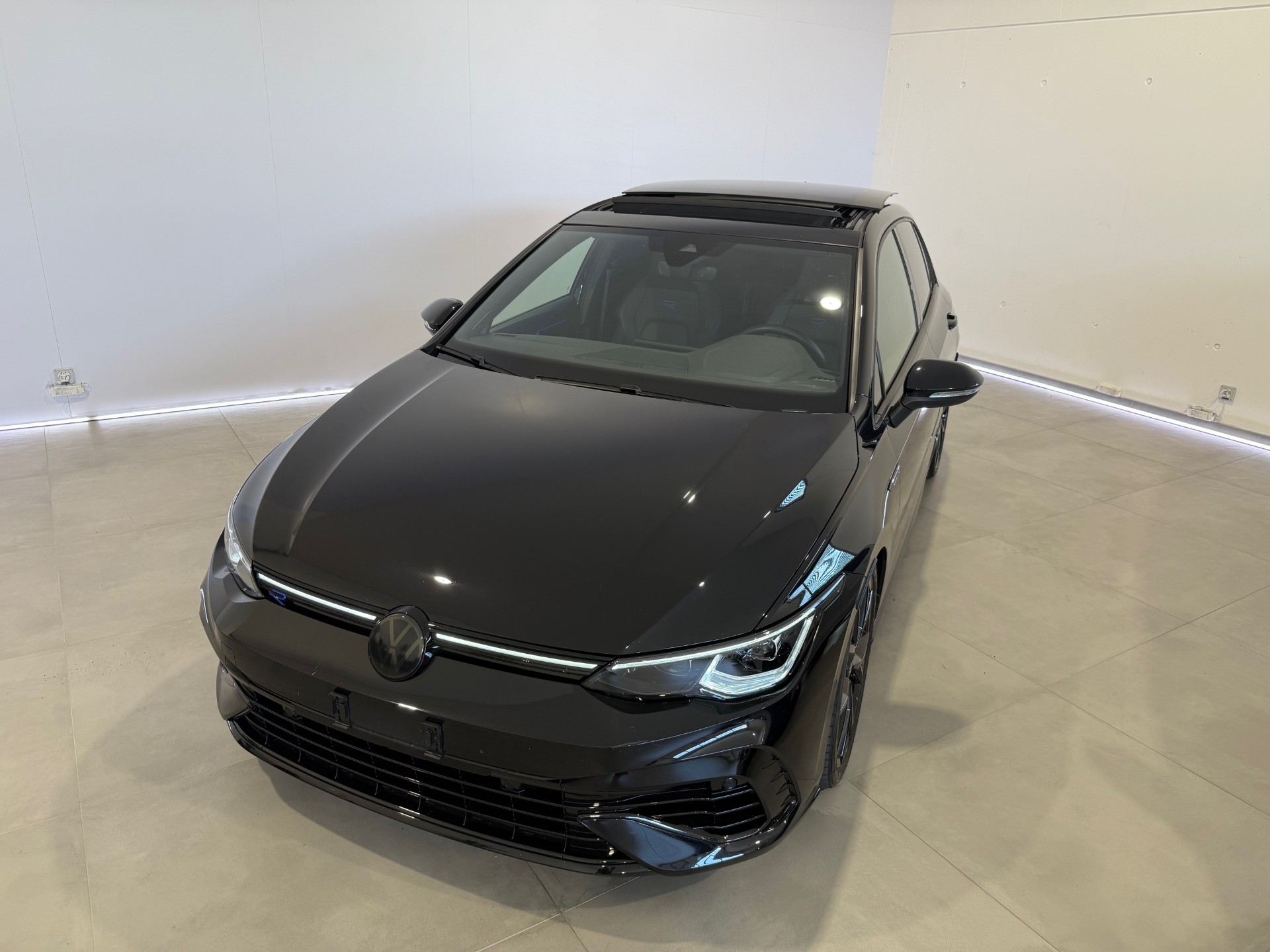 VW Golf 2.0 TSI R DSG 4Motion Black Edition-image-2