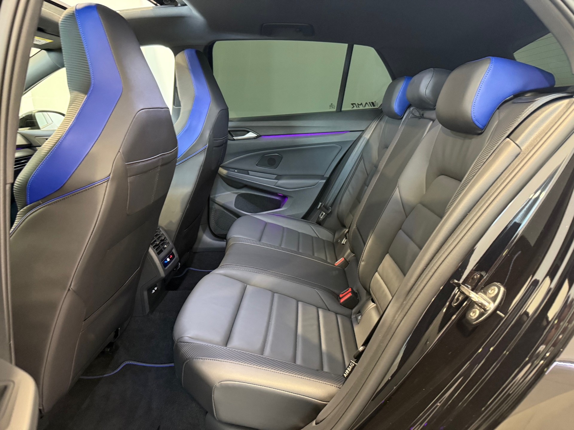 VW Golf 2.0 TSI R DSG 4Motion Black Edition-image-13