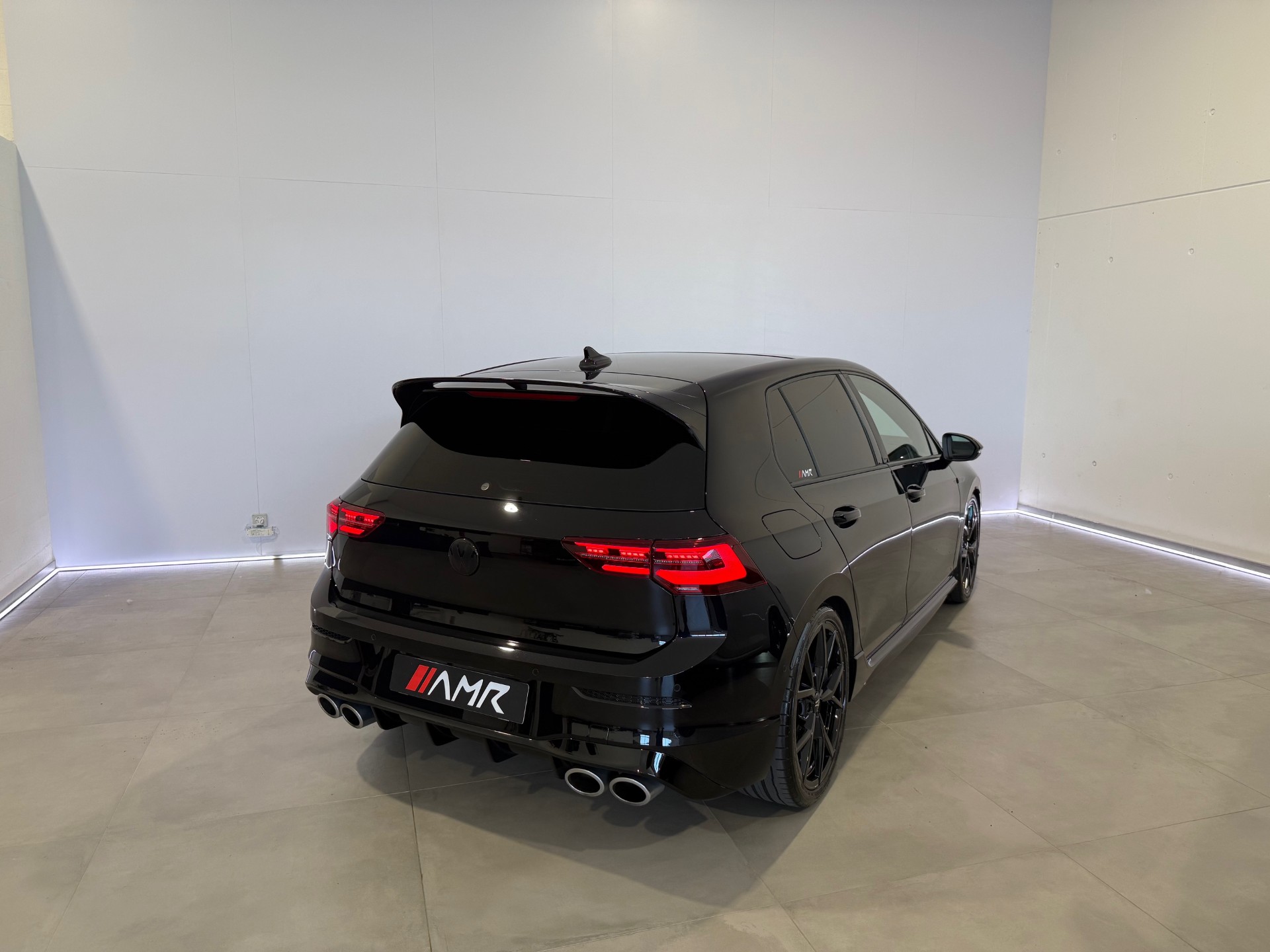 VW Golf 2.0 TSI R DSG 4Motion Black Edition-image-7