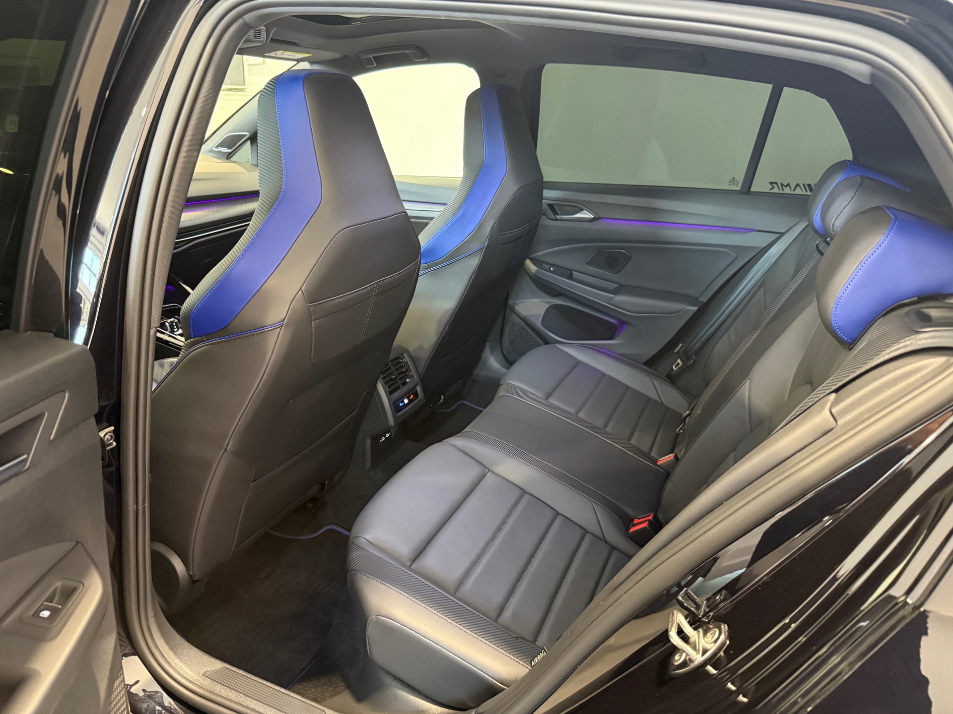 VW Golf 2.0 TSI R DSG 4Motion Black Edition-image-12