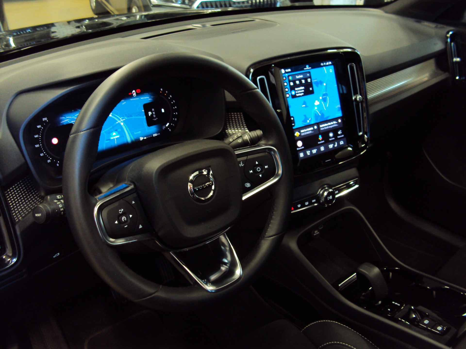 VOLVO XC40 B4 Benzin Mild Hybrid AWD Ultim. Dark DCT-image-10