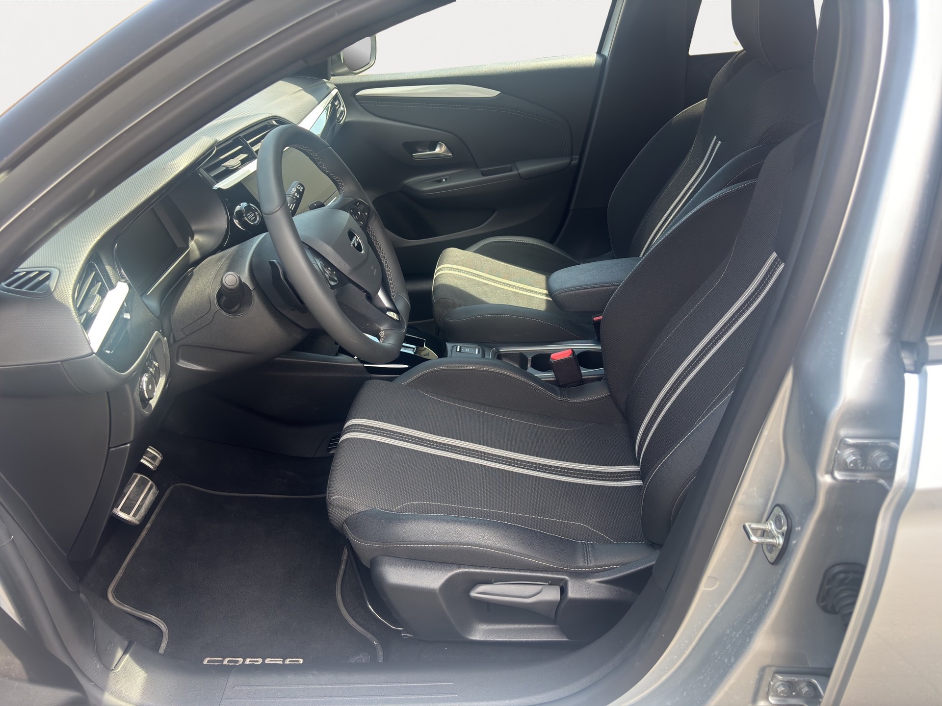 OPEL Corsa 1.2 MHEV GS Celebration-image-8