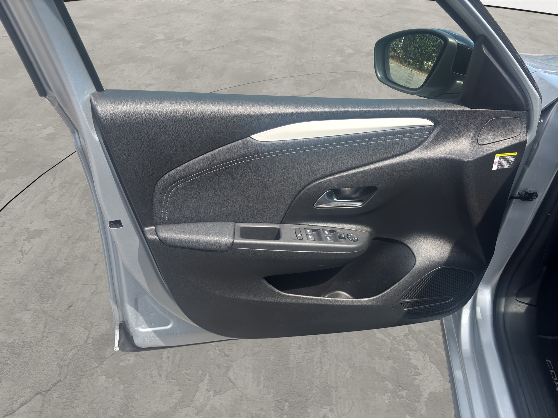 OPEL Corsa 1.2 MHEV GS Celebration-image-16
