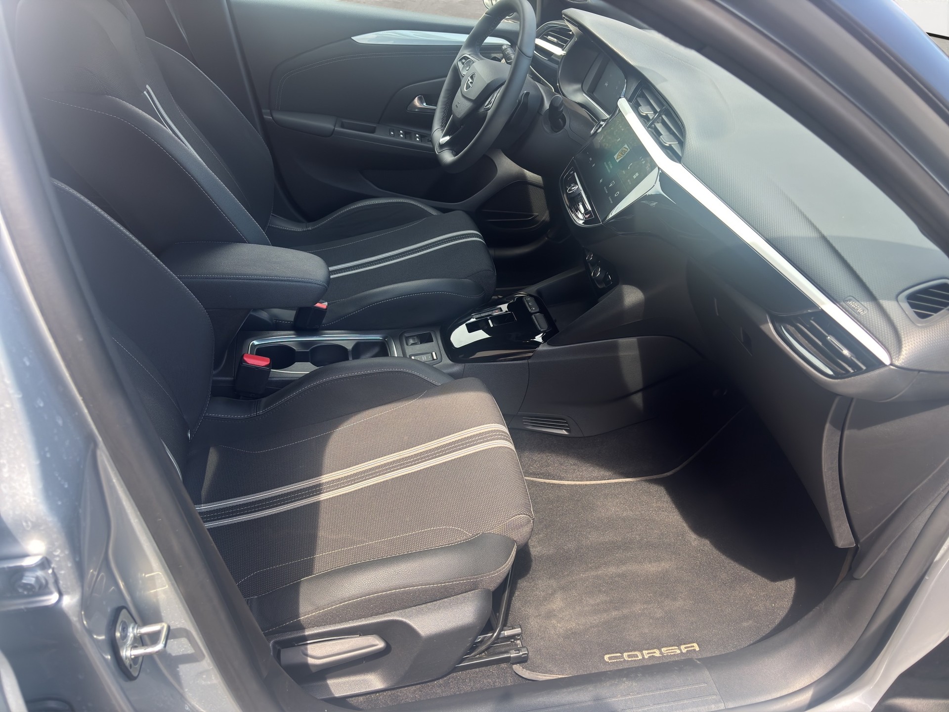 OPEL Corsa 1.2 MHEV GS Celebration-image-12