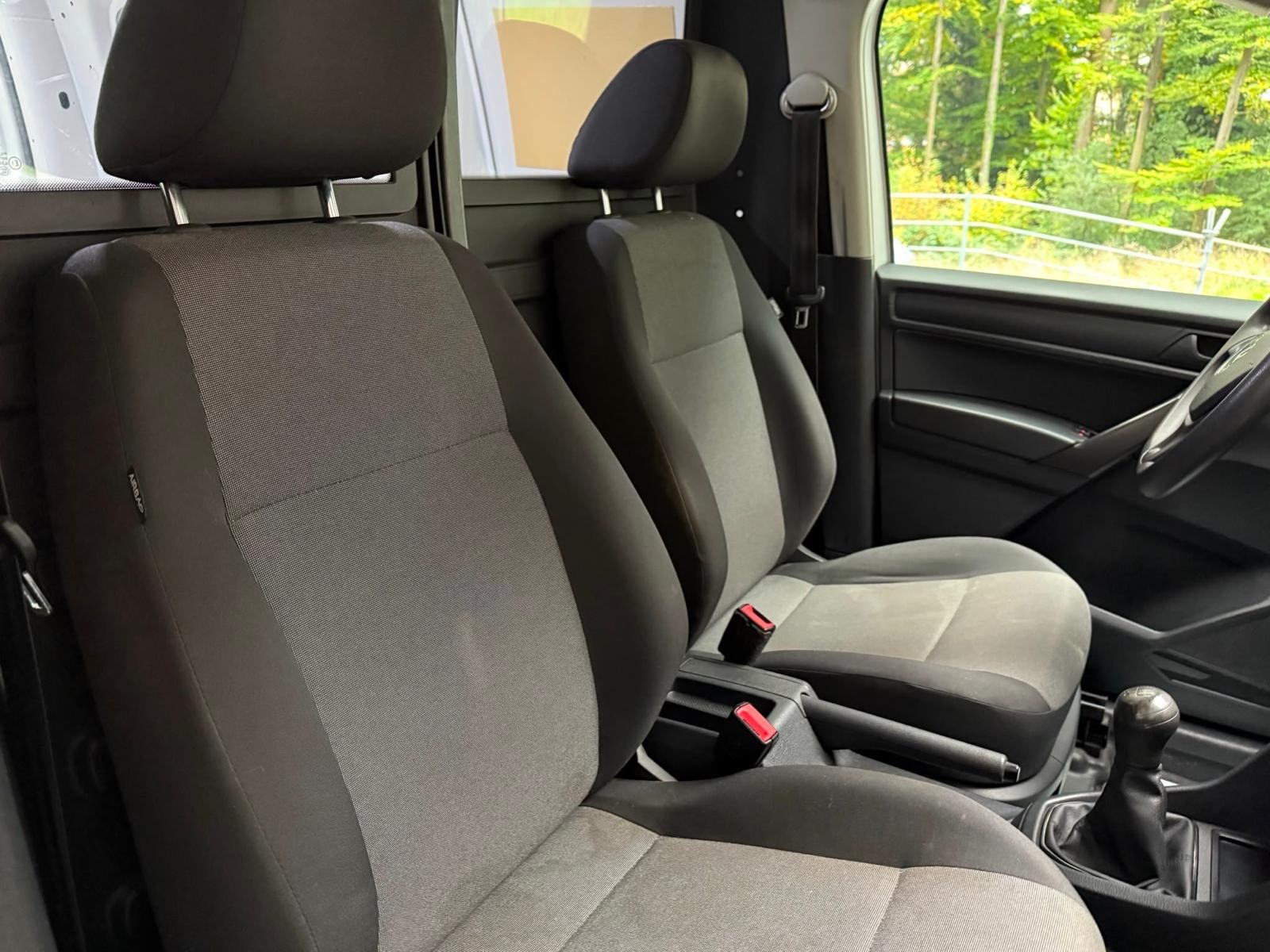 VW Caddy Maxi 2.0TDI BlueMotion Technology-image-10