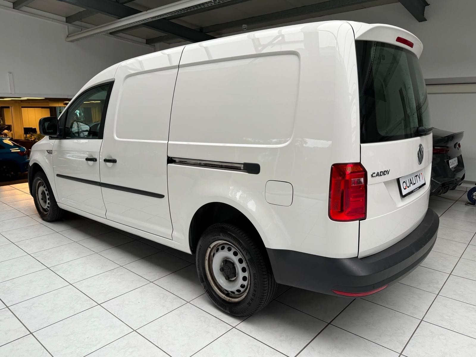 VW Caddy Maxi 2.0TDI BlueMotion Technology-image-2