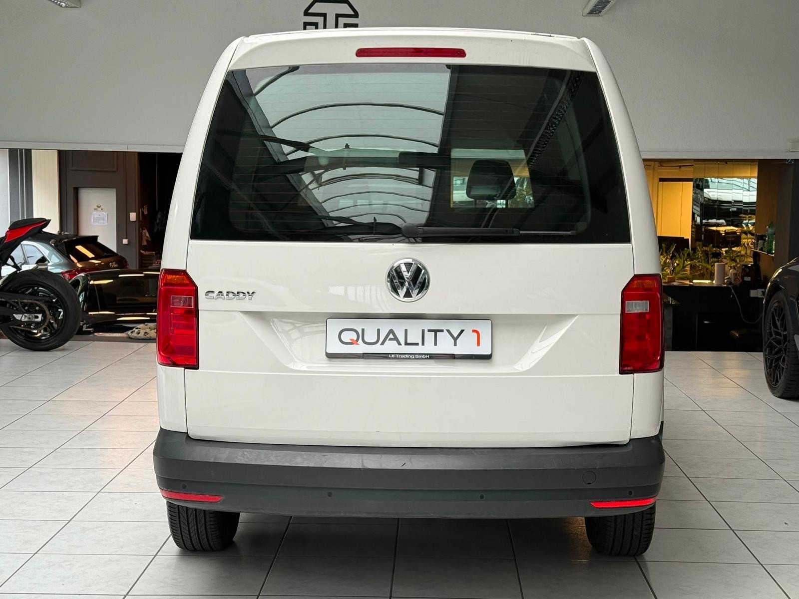 VW Caddy Maxi 2.0TDI BlueMotion Technology-image-4