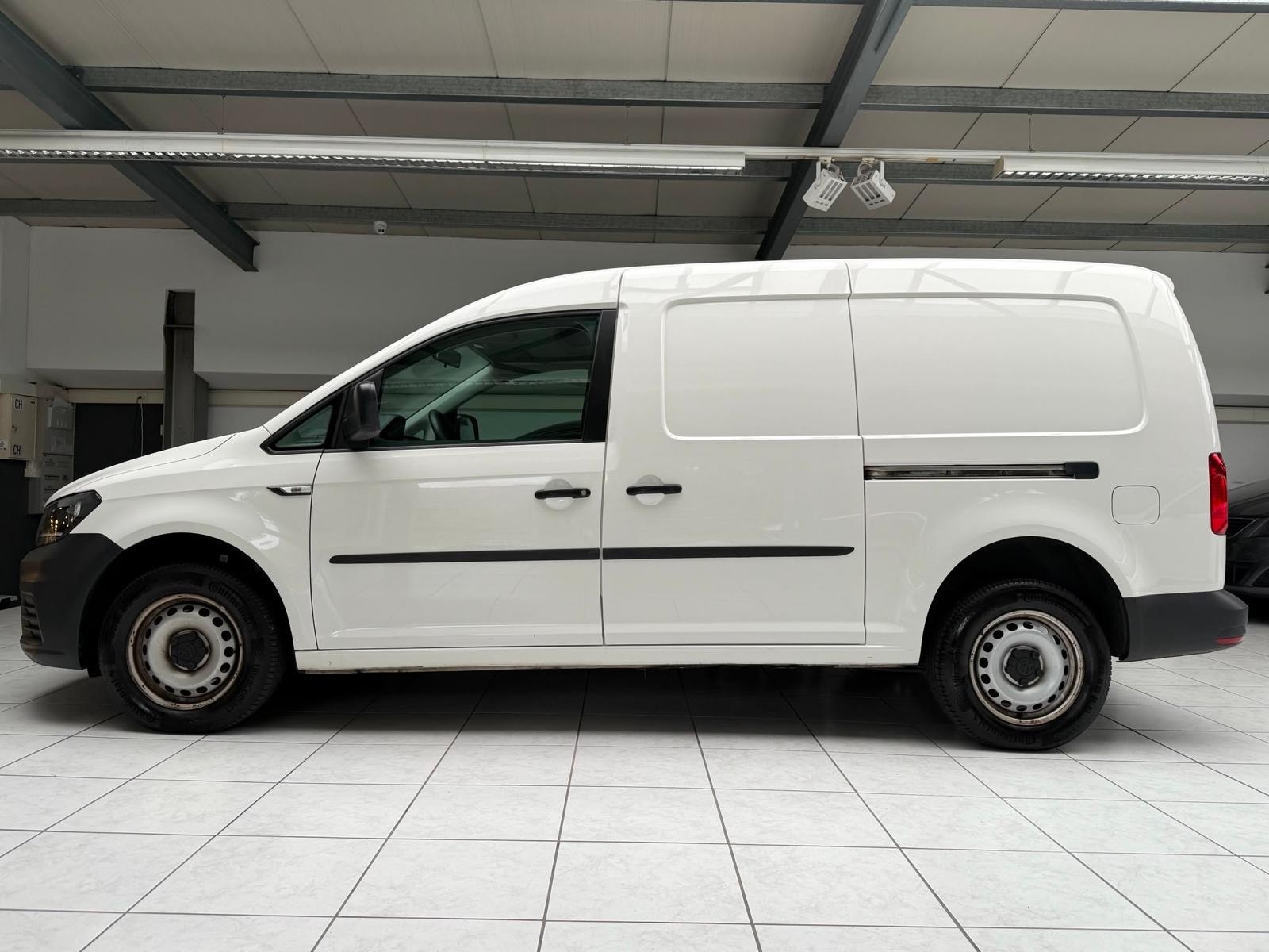 VW Caddy Maxi 2.0TDI BlueMotion Technology-image-5