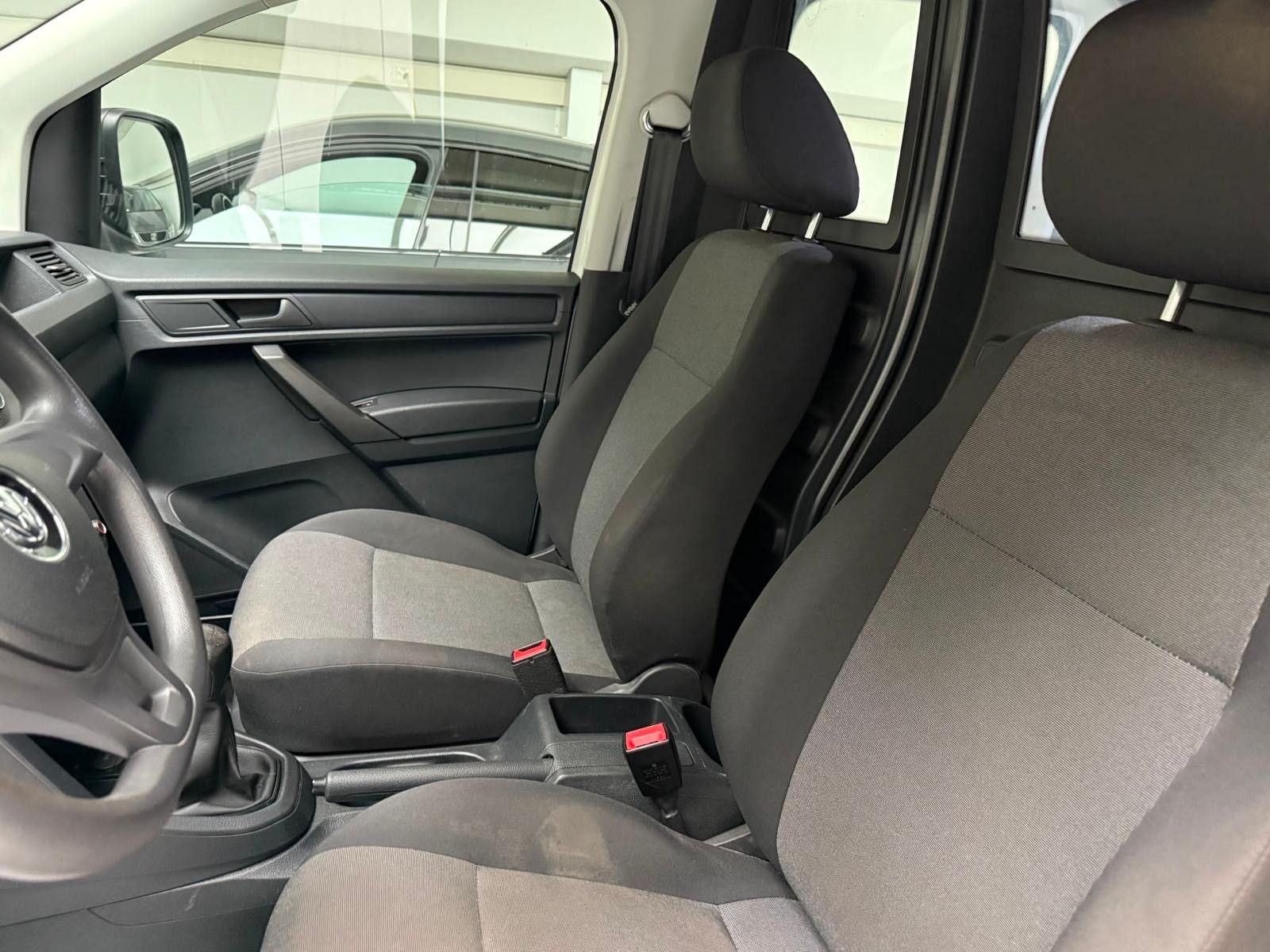 VW Caddy Maxi 2.0TDI BlueMotion Technology-image-7