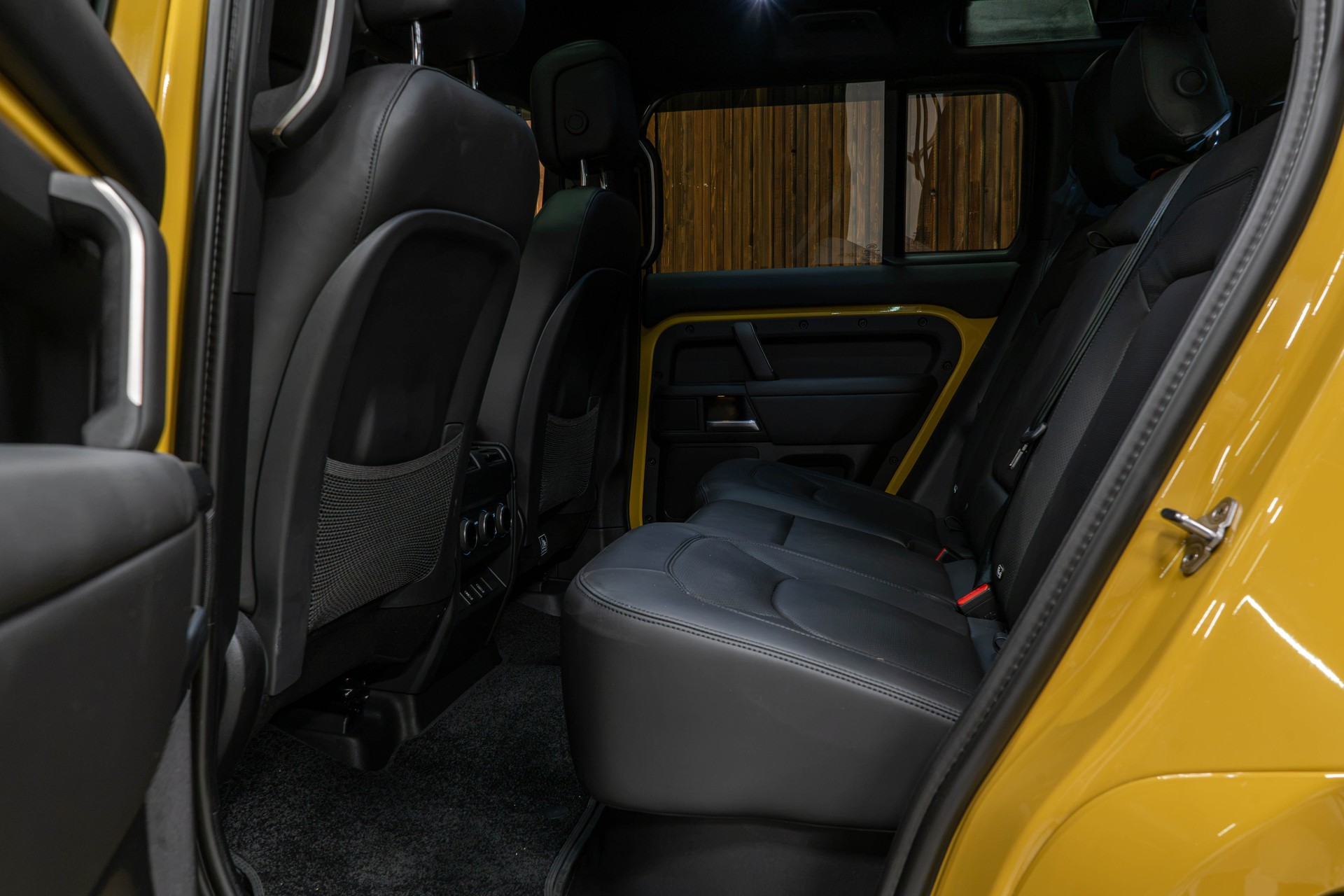 LAND ROVER Defender 110 3.0 D I6 350 Trophy Edition Yellow-image-10
