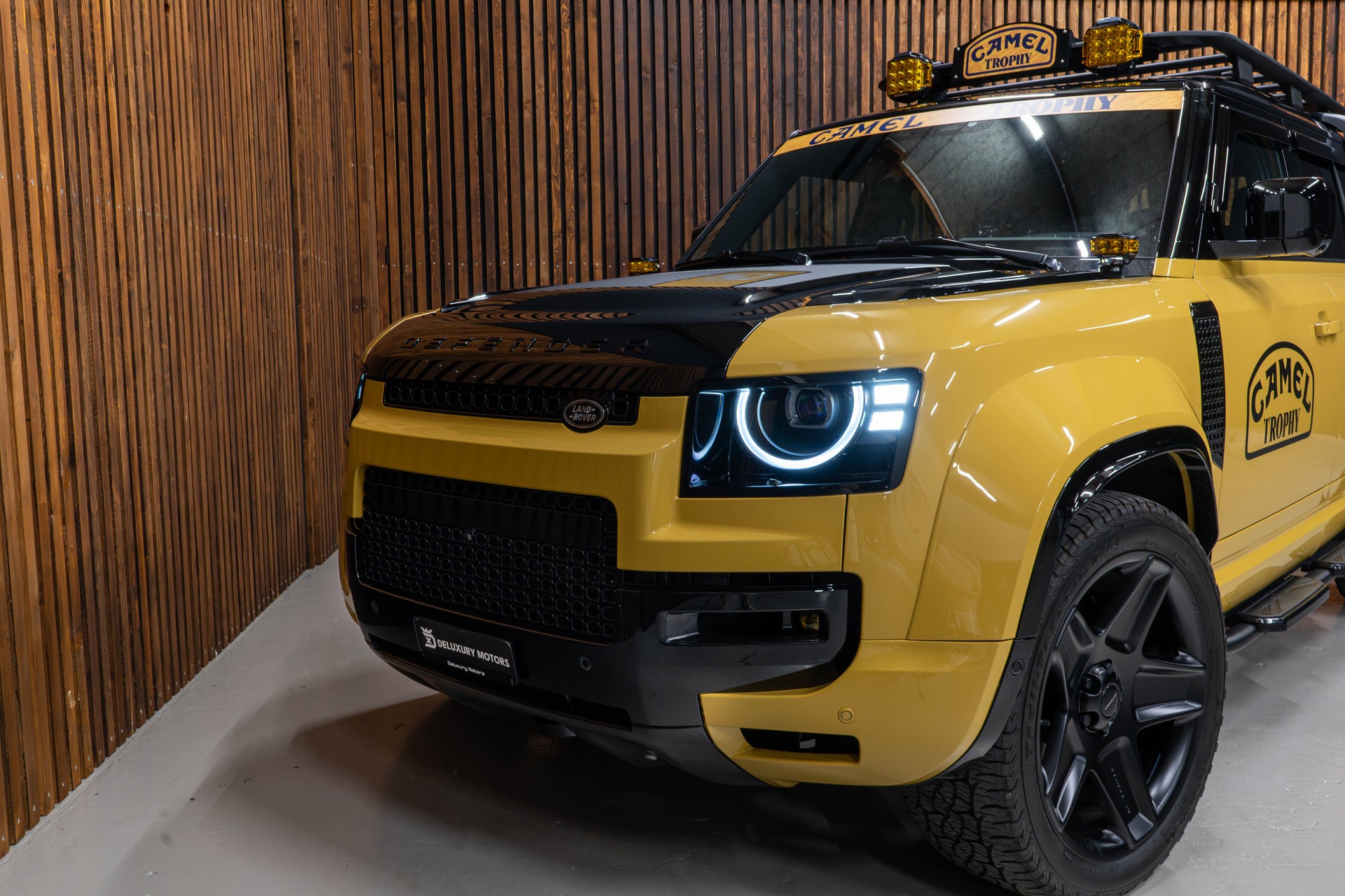 LAND ROVER Defender 110 3.0 D I6 350 Trophy Edition Yellow-image-2