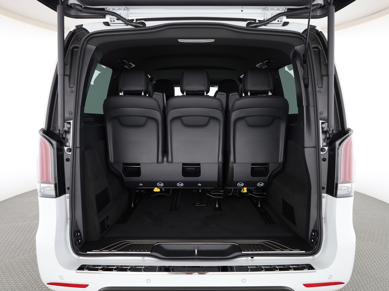 MERCEDES-BENZ V 300 d lang 4Matic Swiss Edition 9G-Tronic-image-5