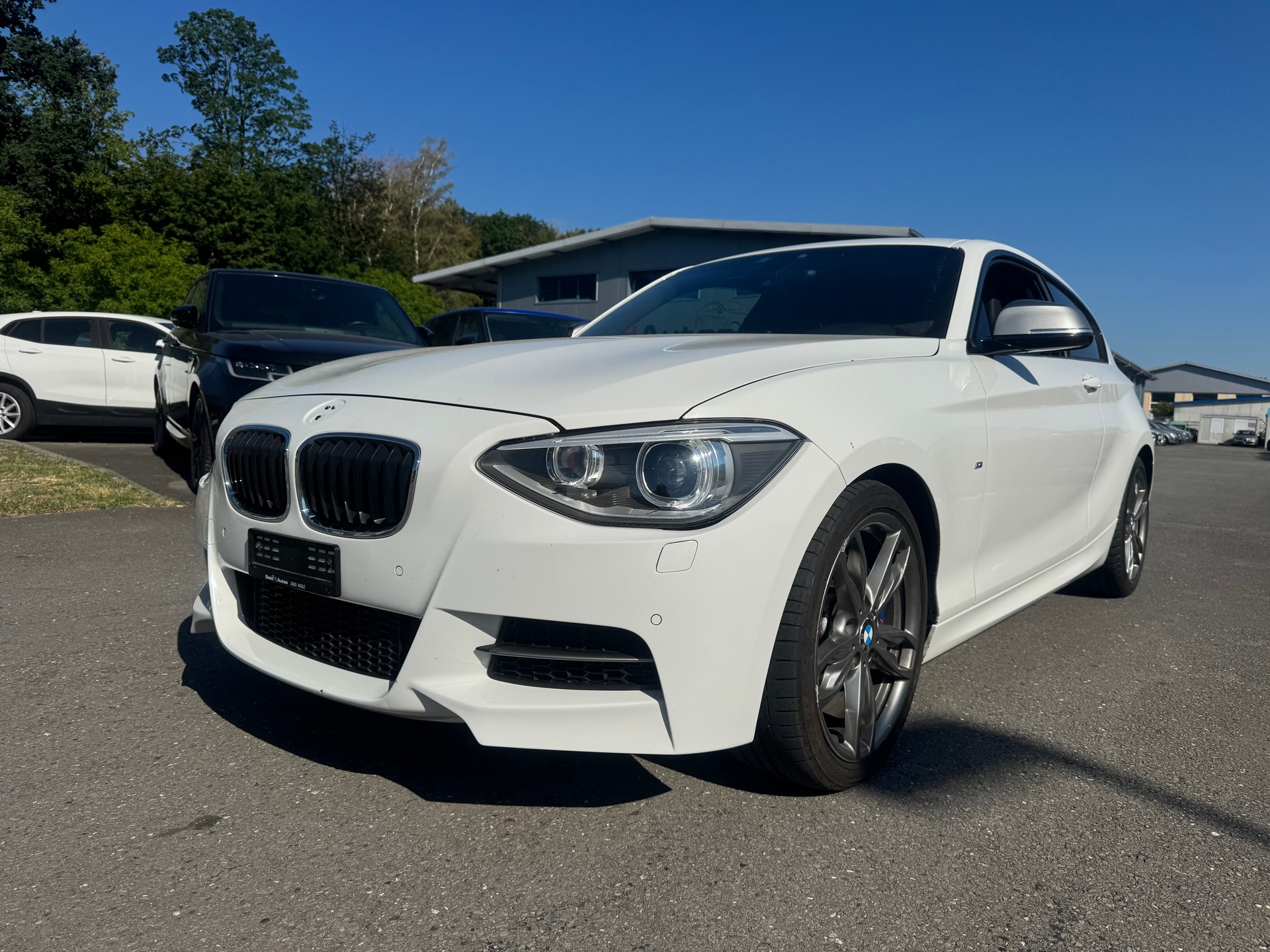BMW M135i xDrive Steptronic-showroom-element-1