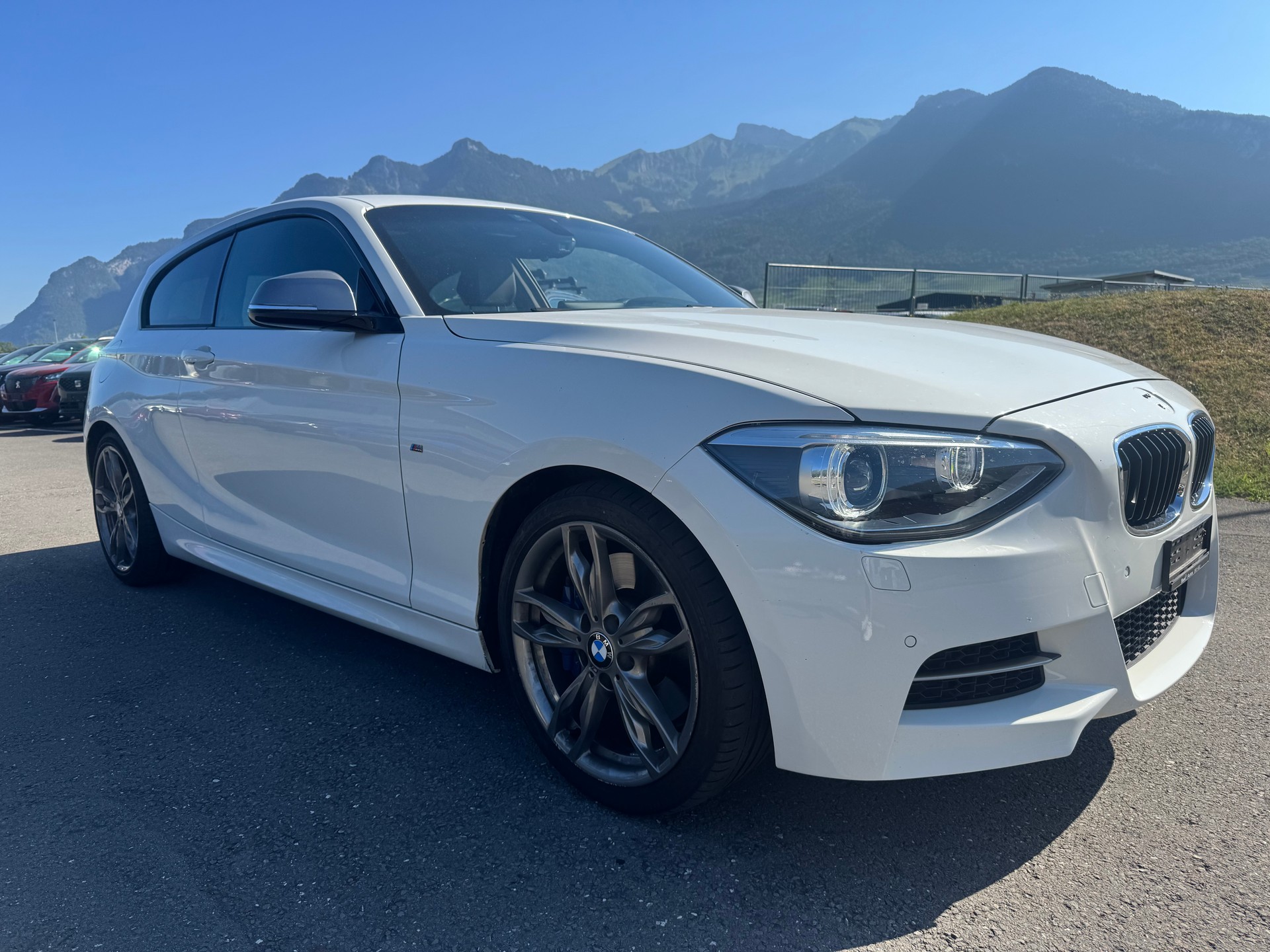 BMW M135i xDrive Steptronic-showroom-element-3