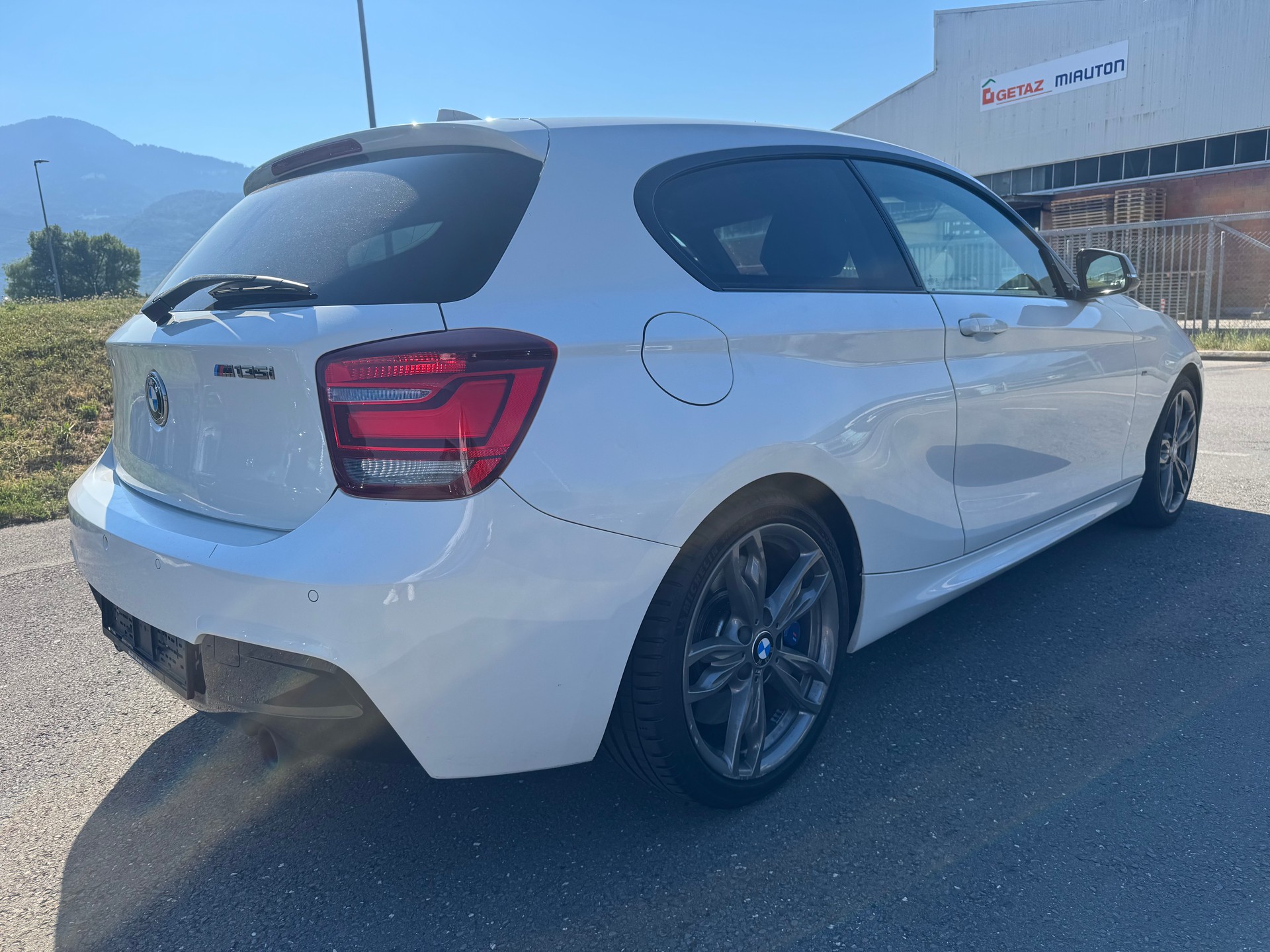 BMW M135i xDrive Steptronic-image-5