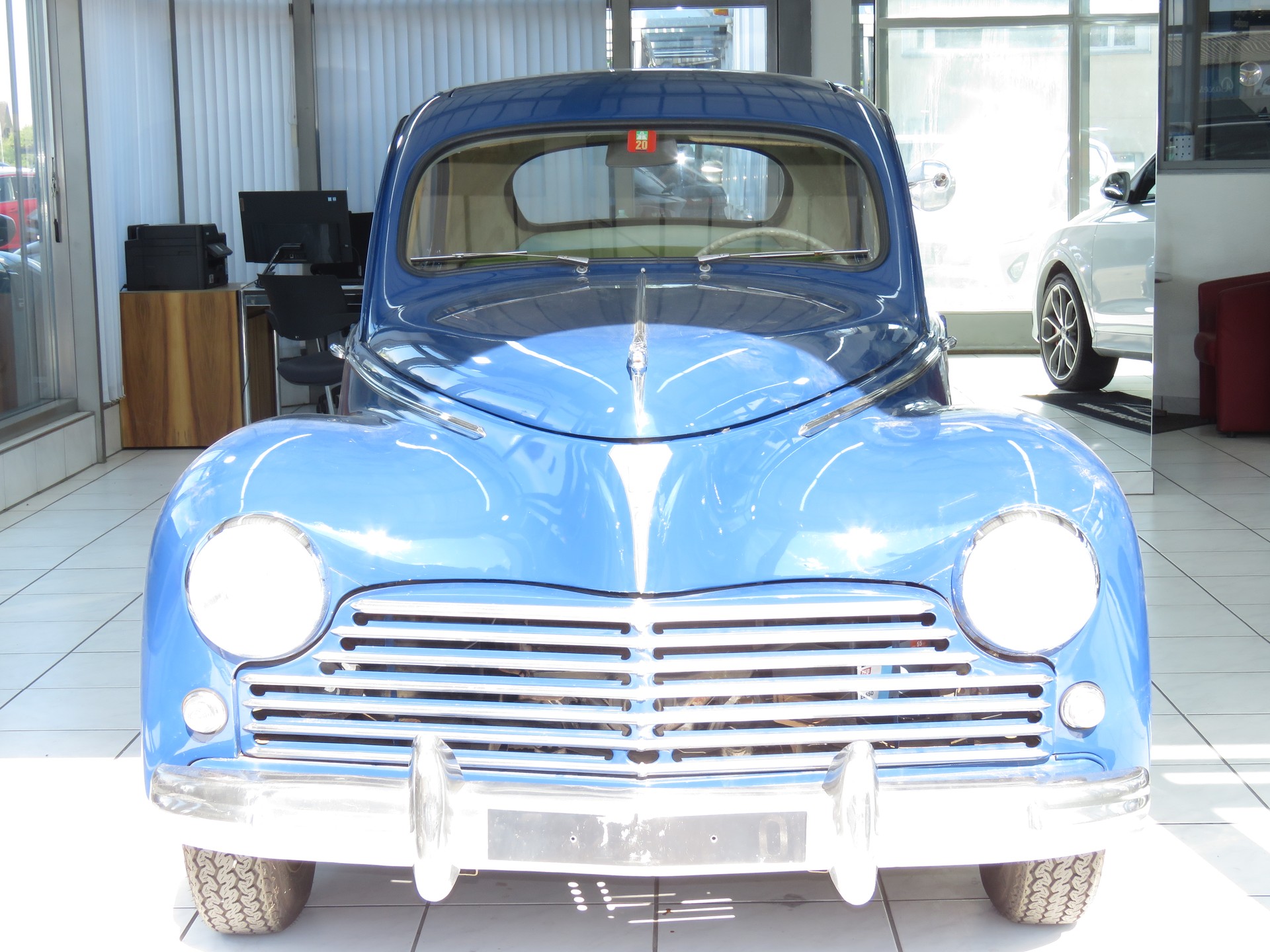 PEUGEOT 203 C-showroom-element-1