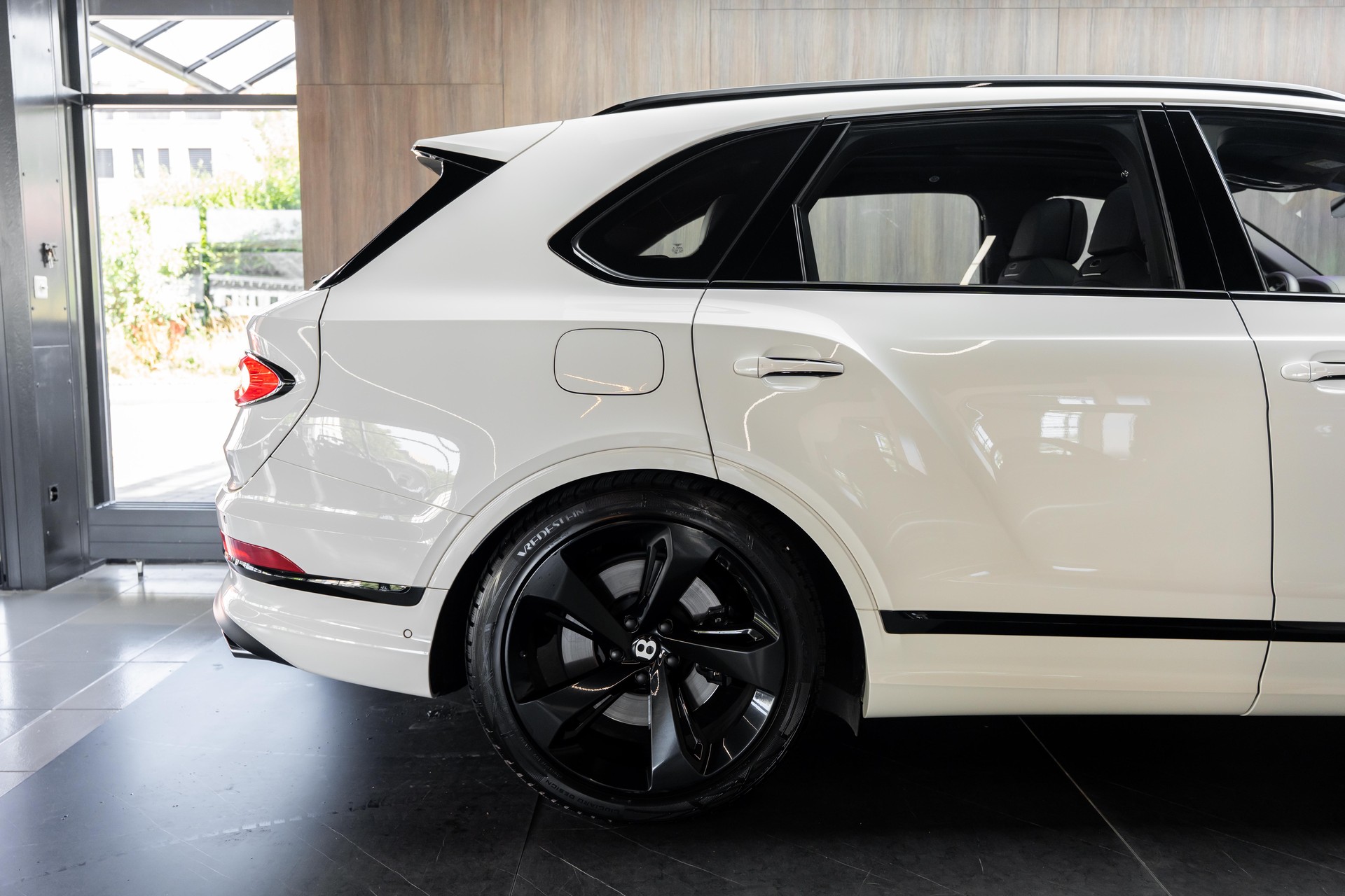 BENTLEY Bentayga V8-image-30