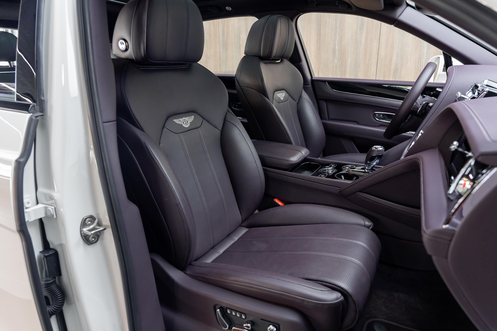 BENTLEY Bentayga V8-image-8