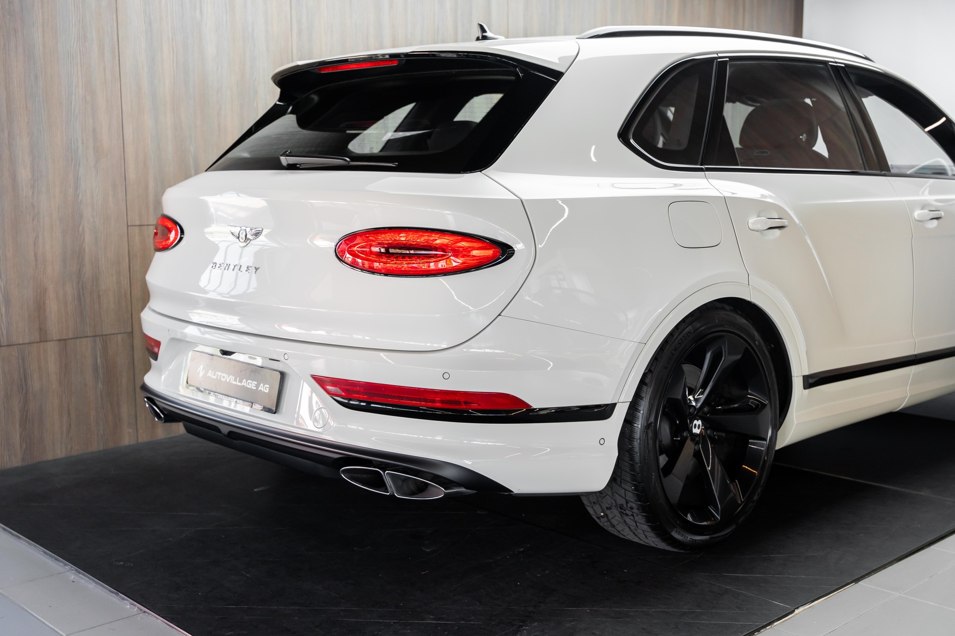 BENTLEY Bentayga V8-image-26
