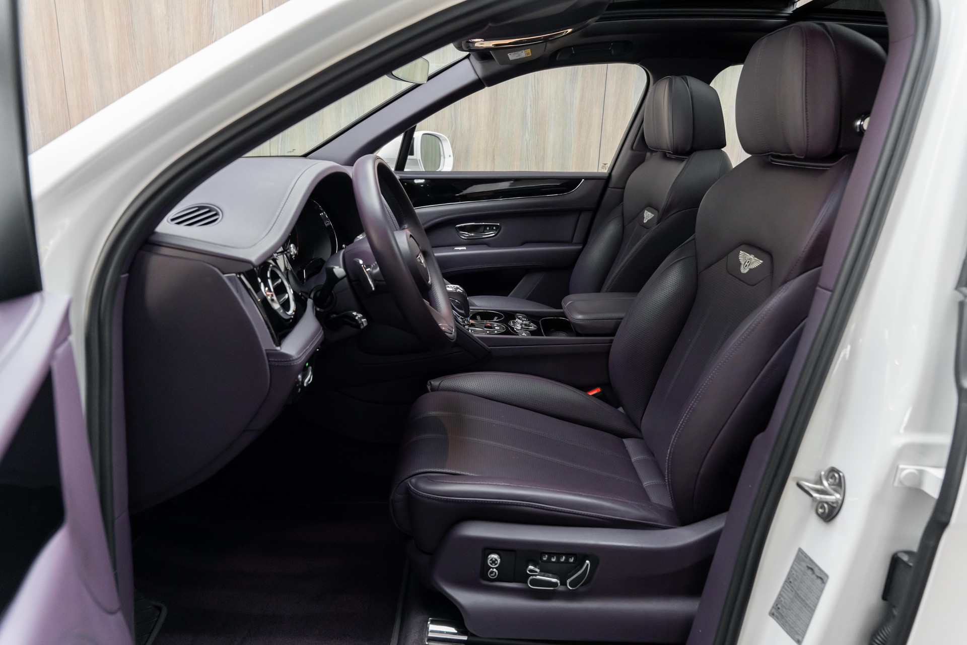 BENTLEY Bentayga V8-image-4