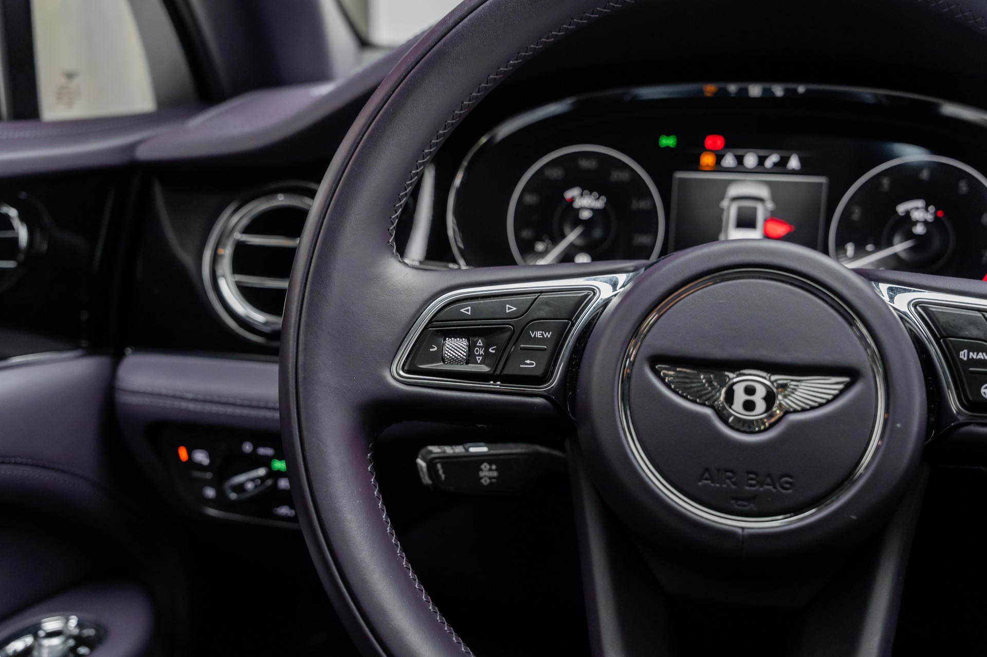BENTLEY Bentayga V8-image-21