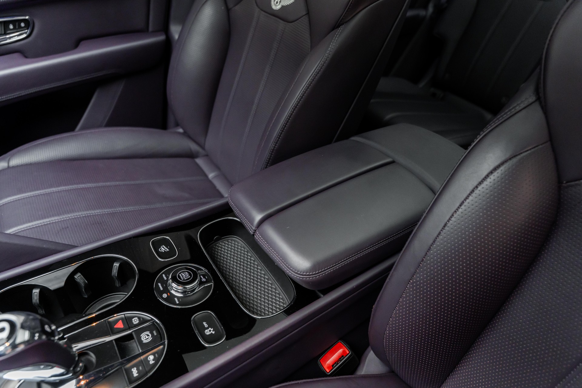 BENTLEY Bentayga V8-image-16