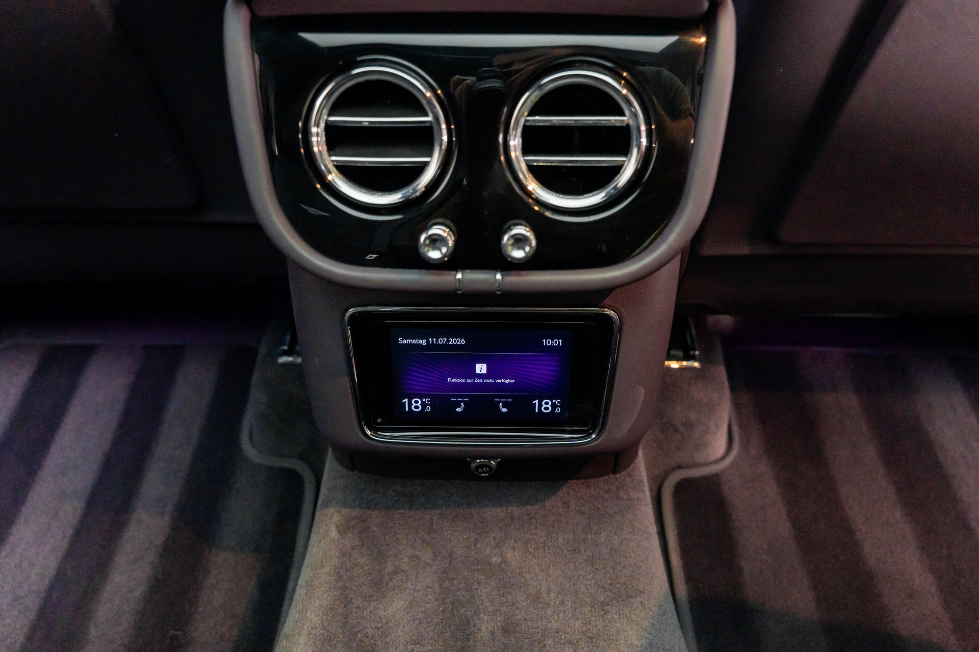 BENTLEY Bentayga V8-image-10